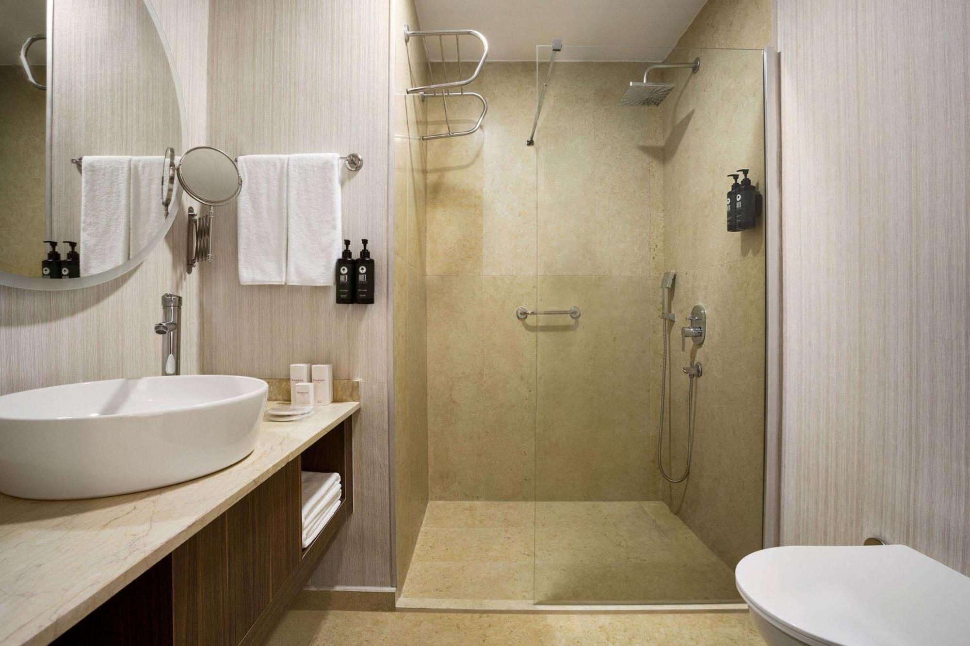 Hotel Ramada By Wyndham Cesme