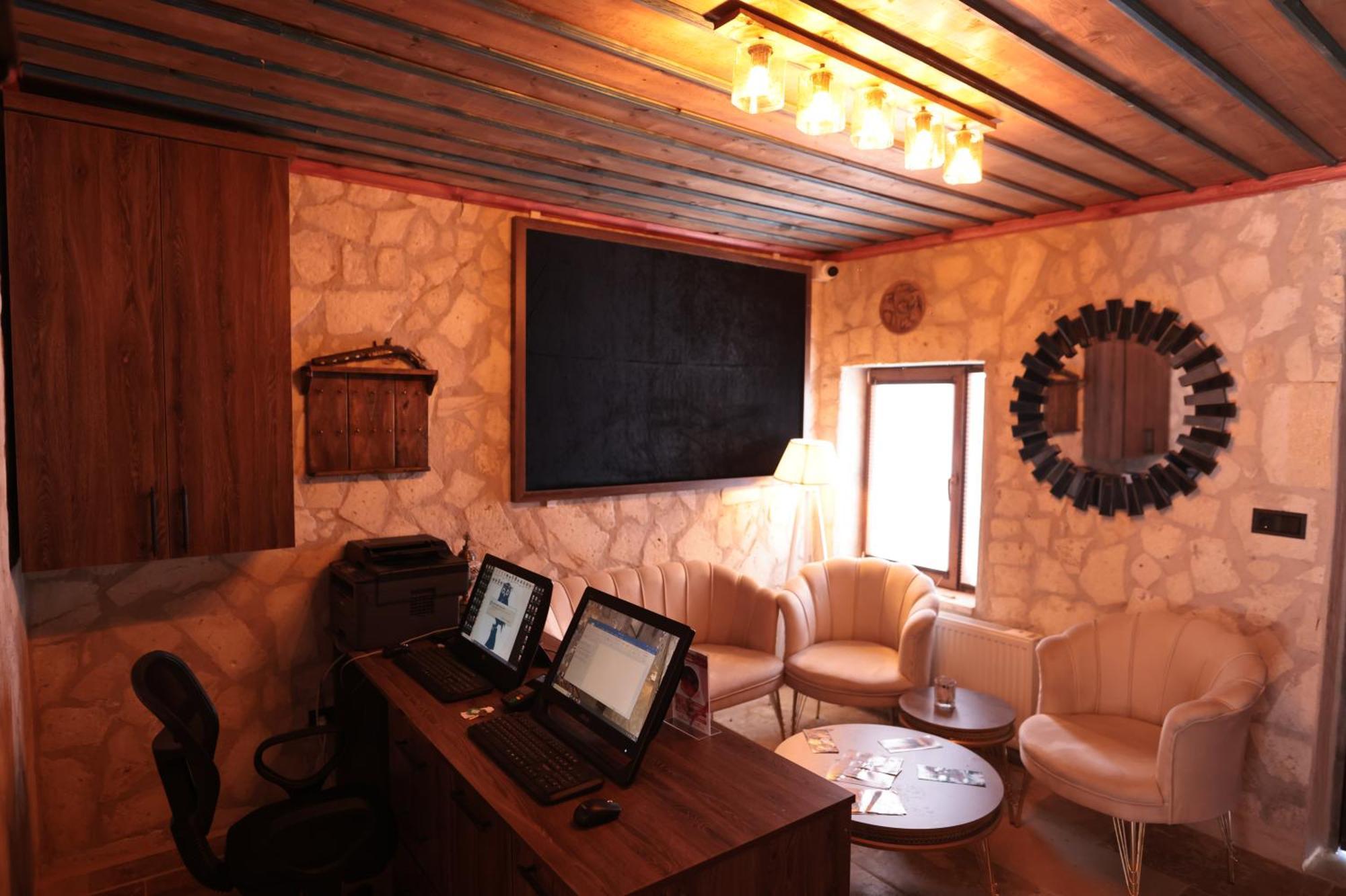 Stone Owl & Restaurant Hotel 3*