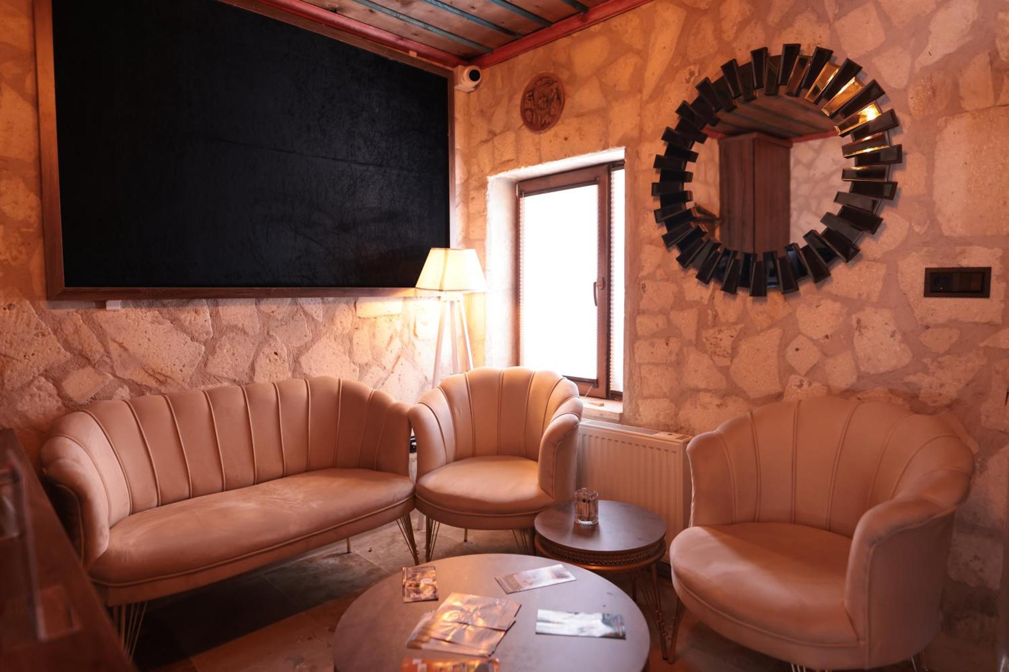 Stone Owl & Restaurant Hotel