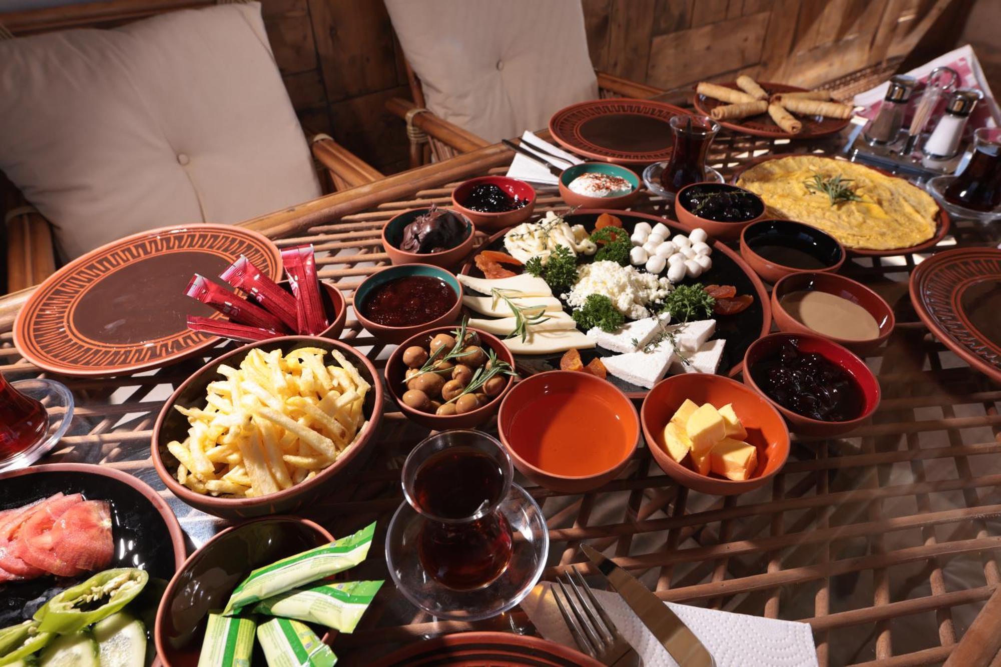 Stone Owl & Restaurant Hotel 3*