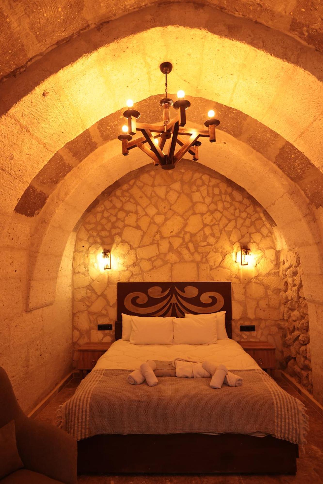 Stone Owl & Restaurant Hotel 3*