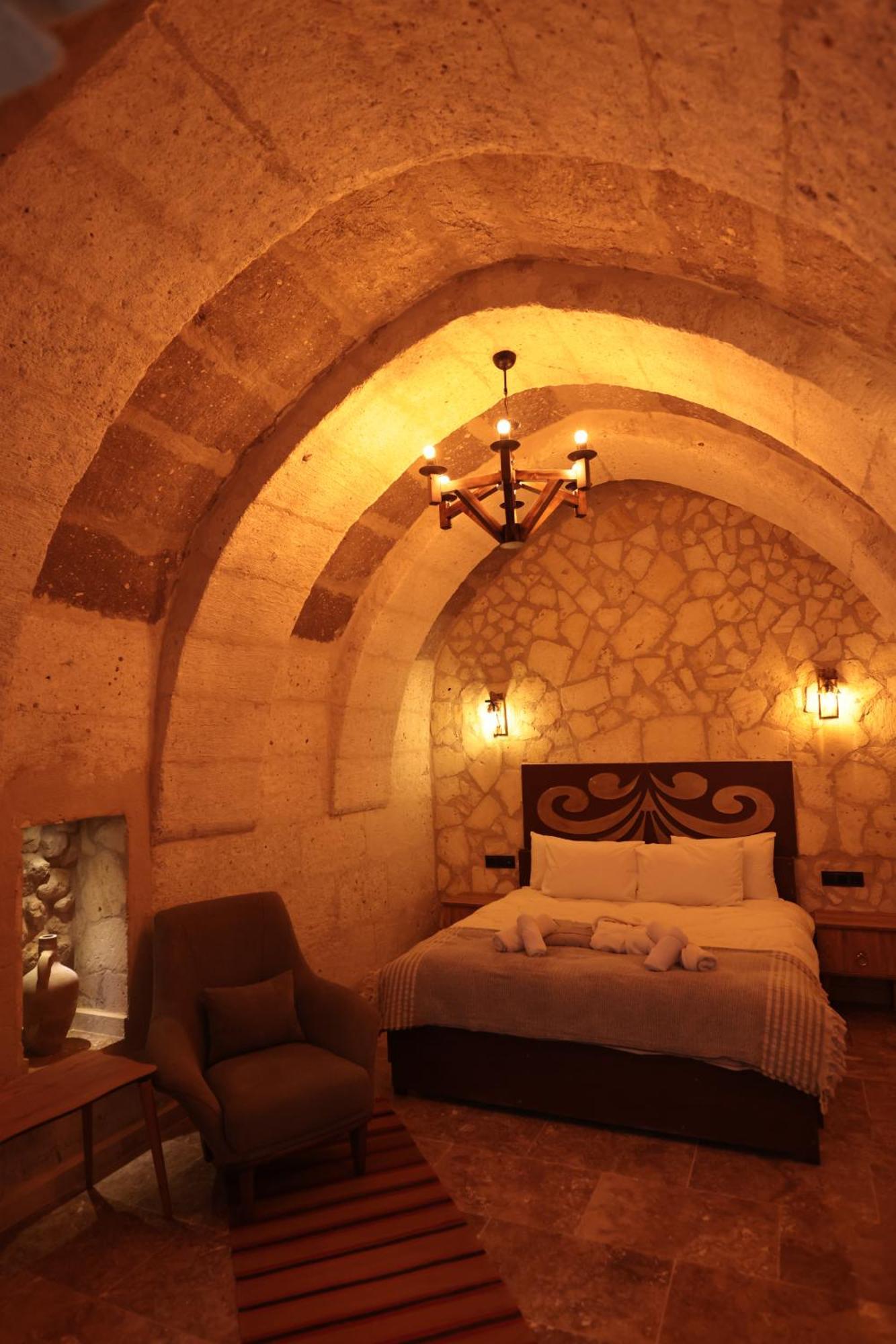 Hotel Stone Owl & Restaurant