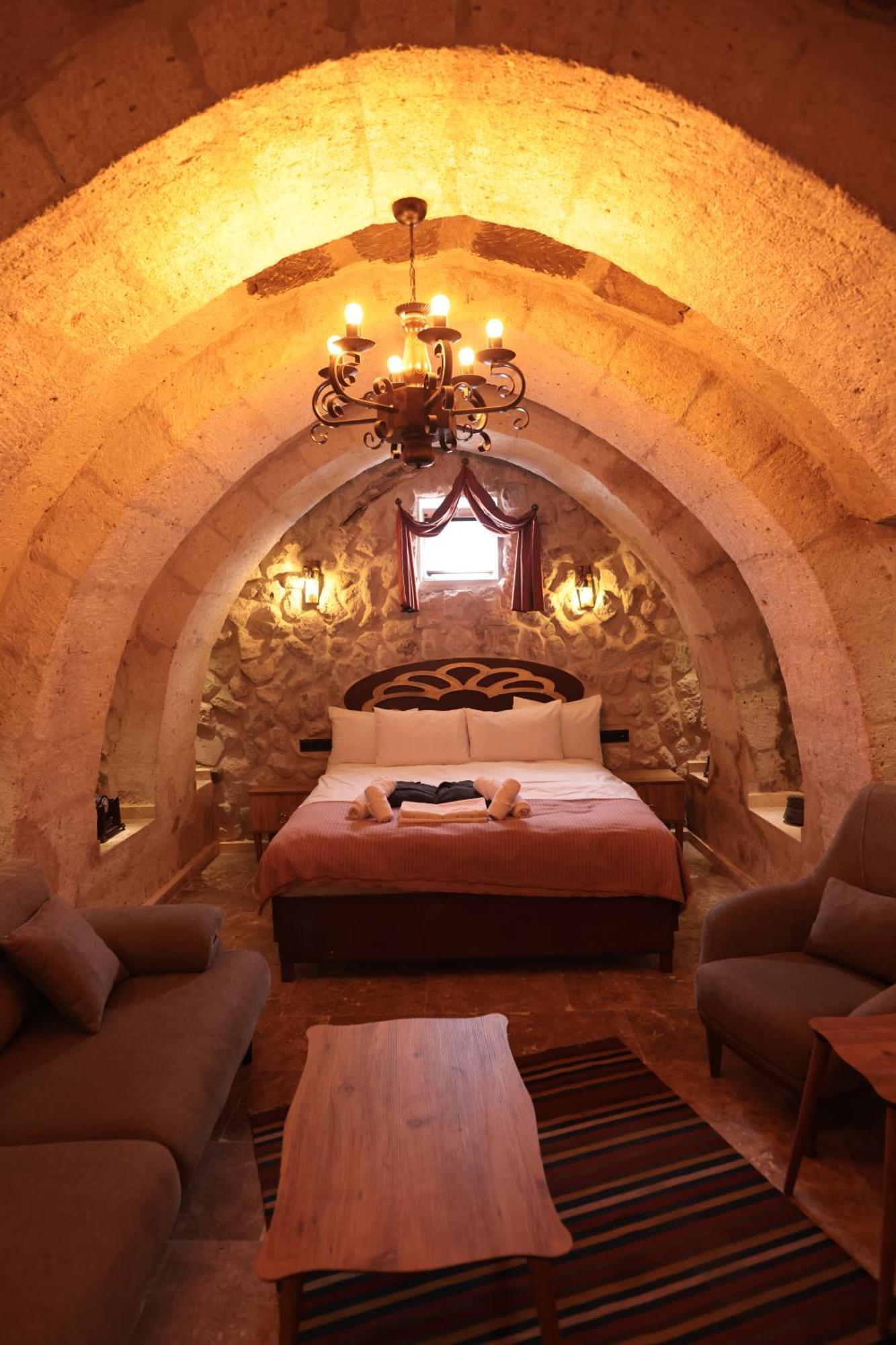 Stone Owl & Restaurant 3*