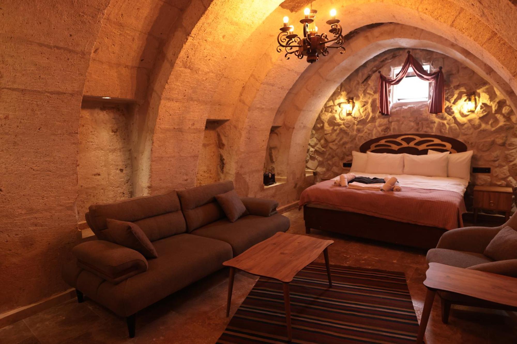 Stone Owl & Restaurant Hotel