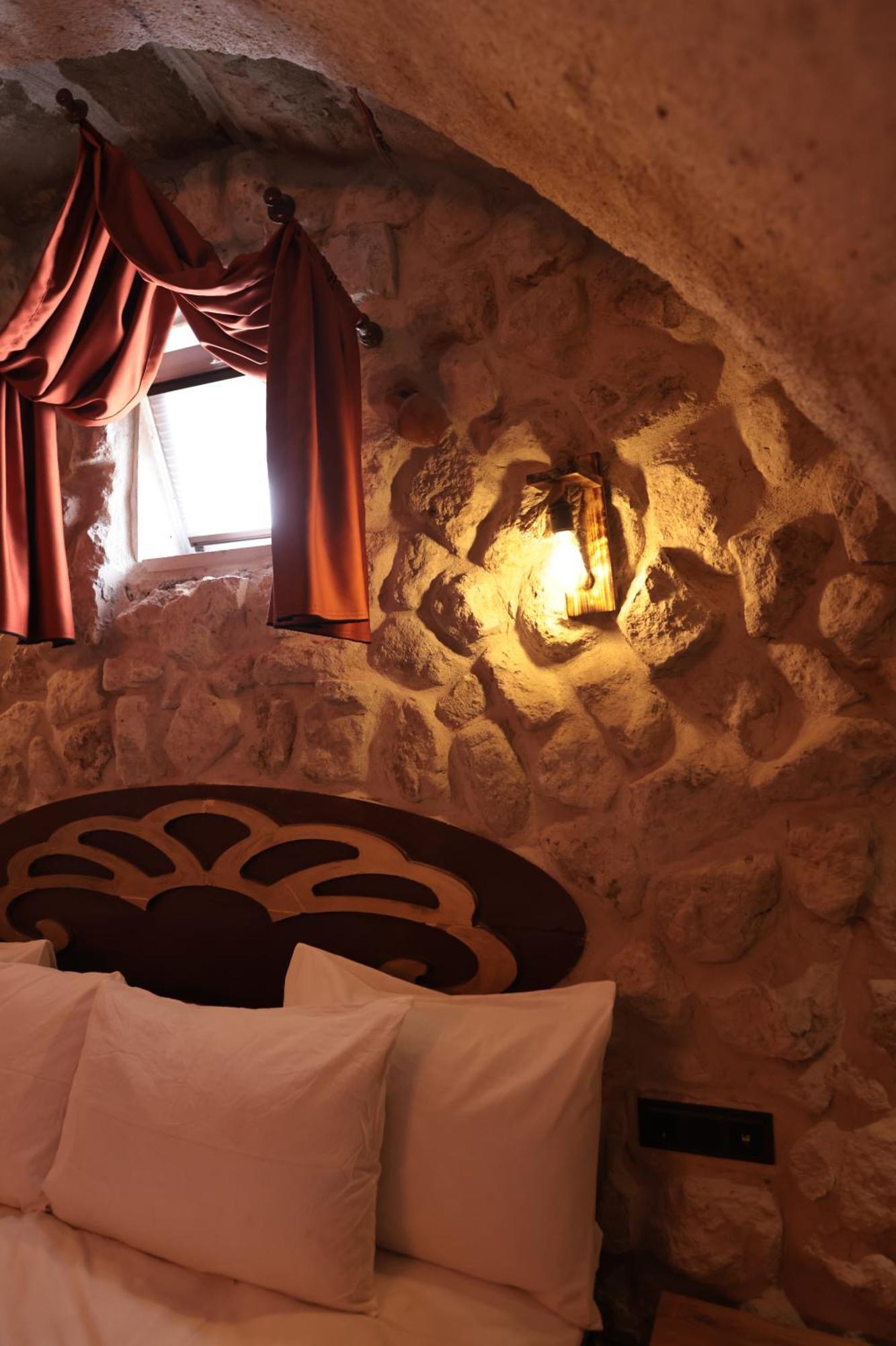 Hotel Stone Owl & Restaurant 3*