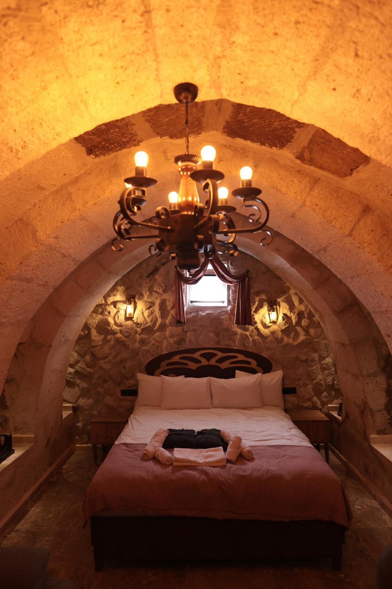 Hotel Stone Owl & Restaurant