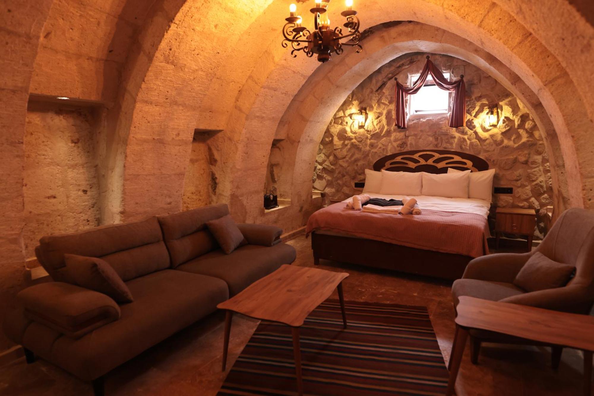 Stone Owl & Restaurant Hotel 3*