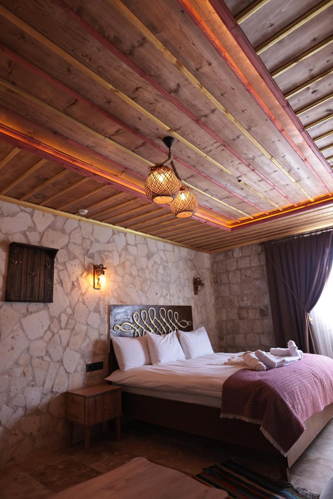 Hotel Stone Owl & Restaurant