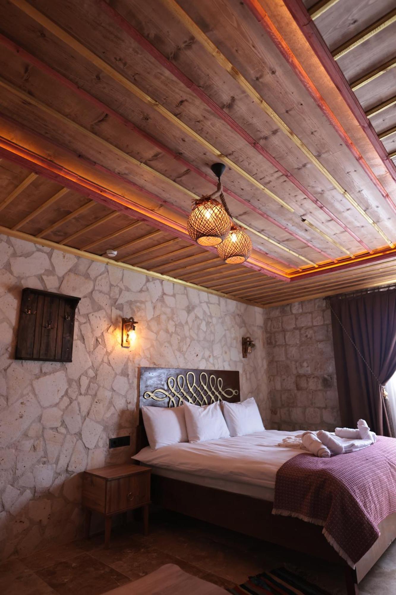 Stone Owl & Restaurant Hotel