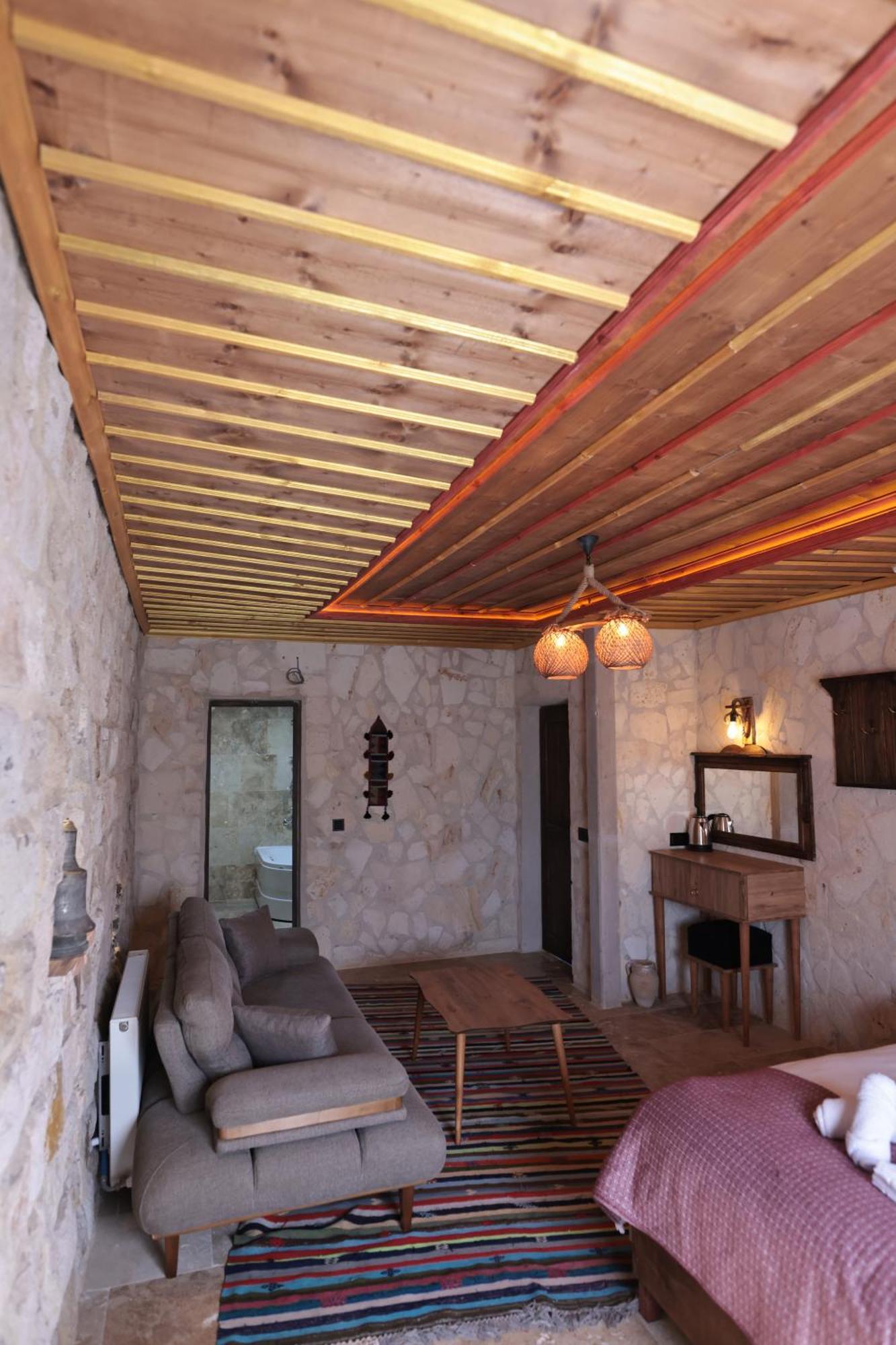 Stone Owl & Restaurant 3*