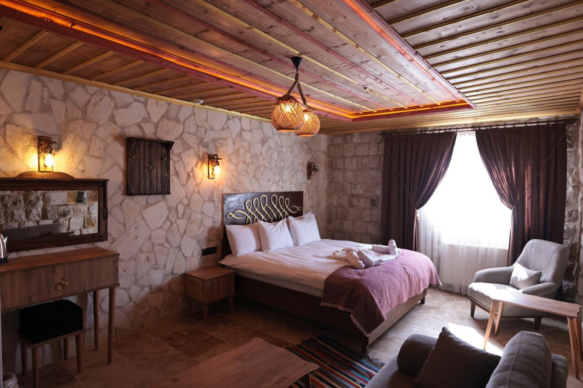 Hotel Stone Owl & Restaurant 3*