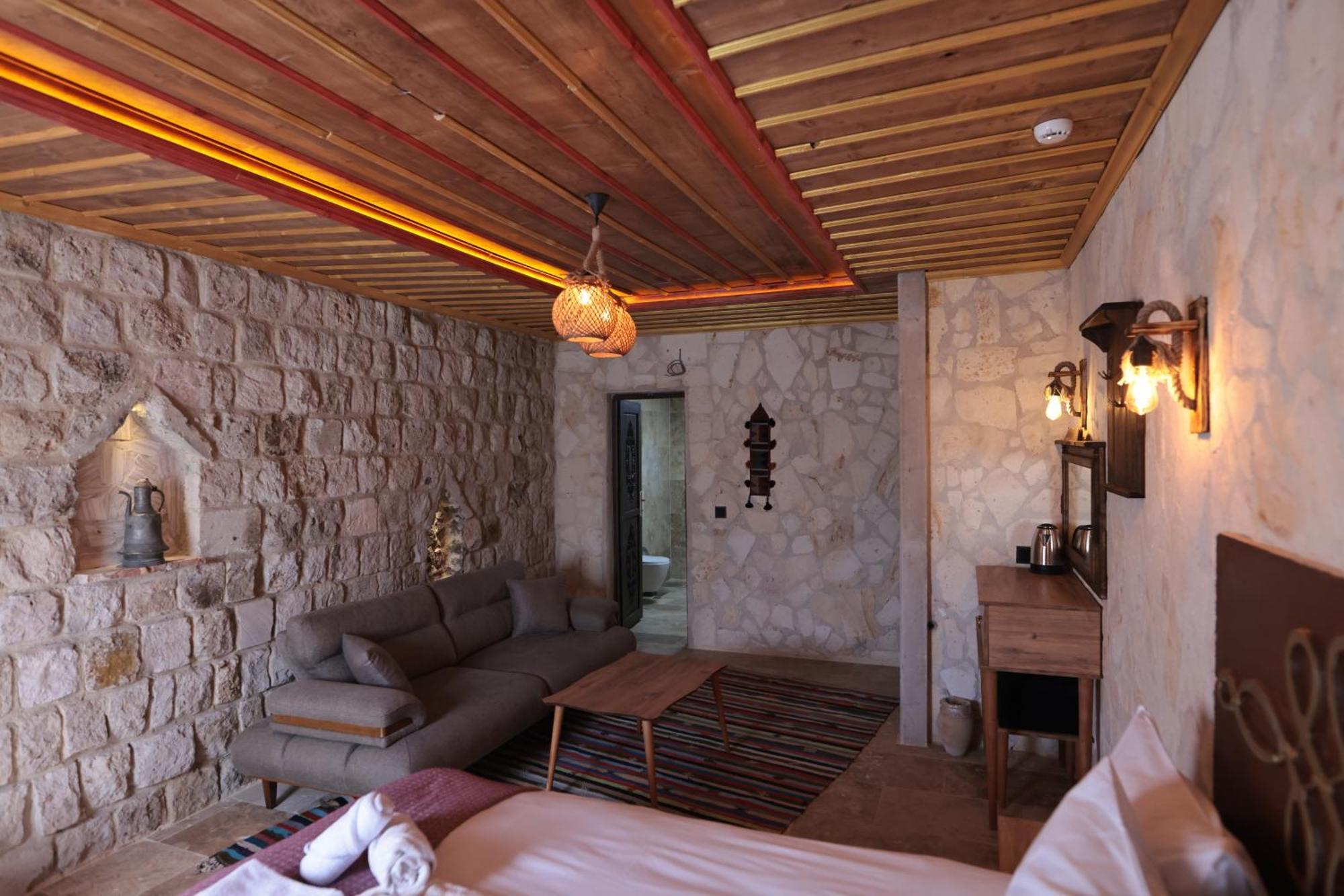 Hotel Stone Owl & Restaurant 3*