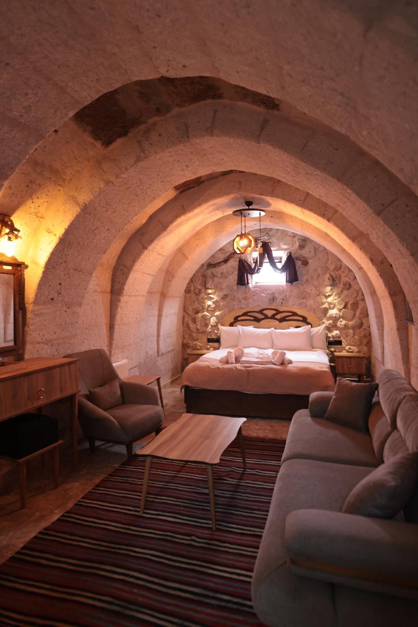 Stone Owl & Restaurant Hotel