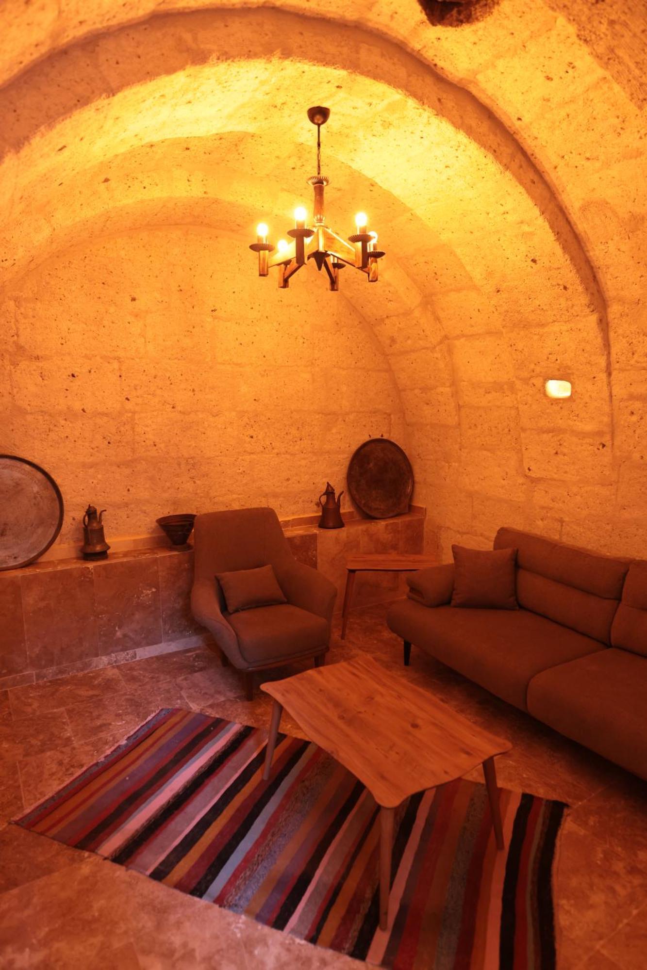 Hotel Stone Owl & Restaurant 3*