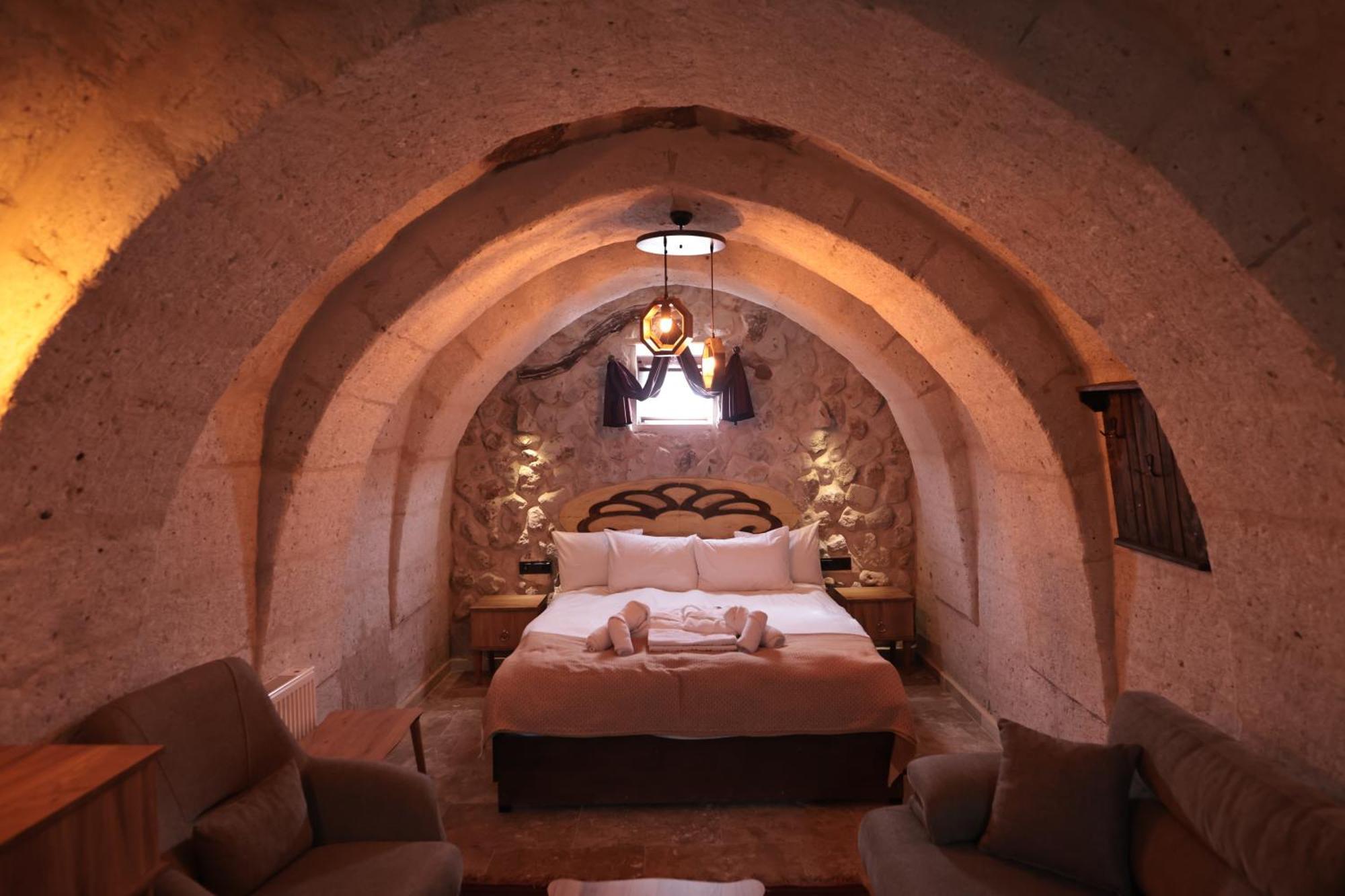 Stone Owl & Restaurant