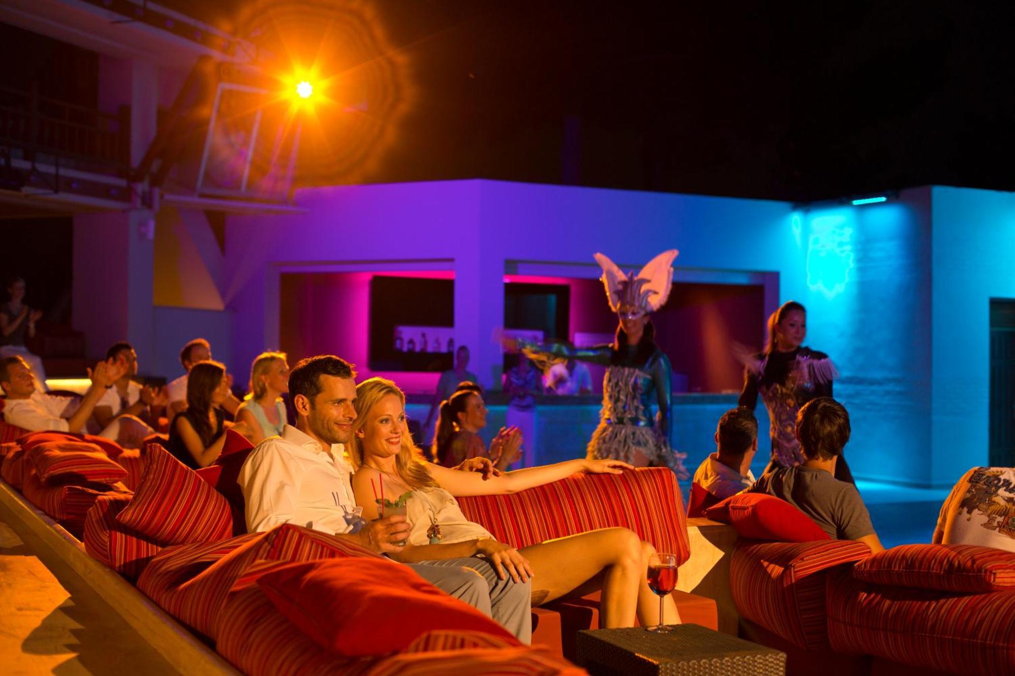 Robinson Camyuva - Adults Only 5*