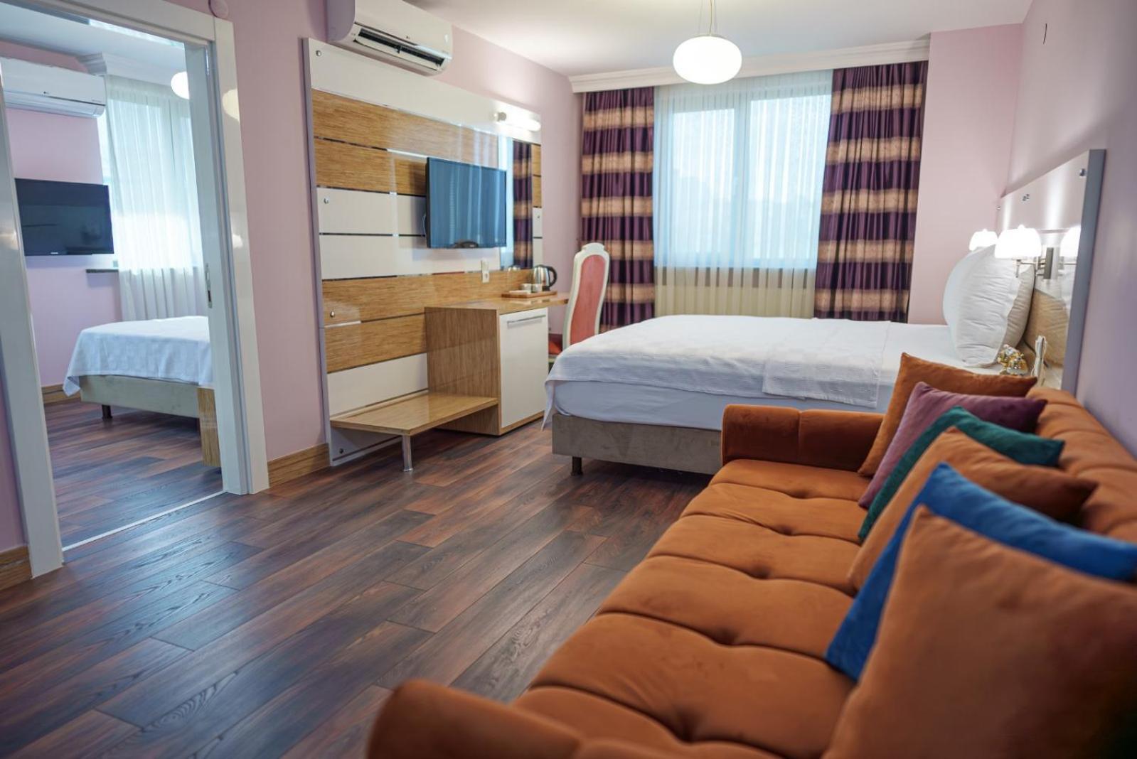 Hotel Tok Epik *