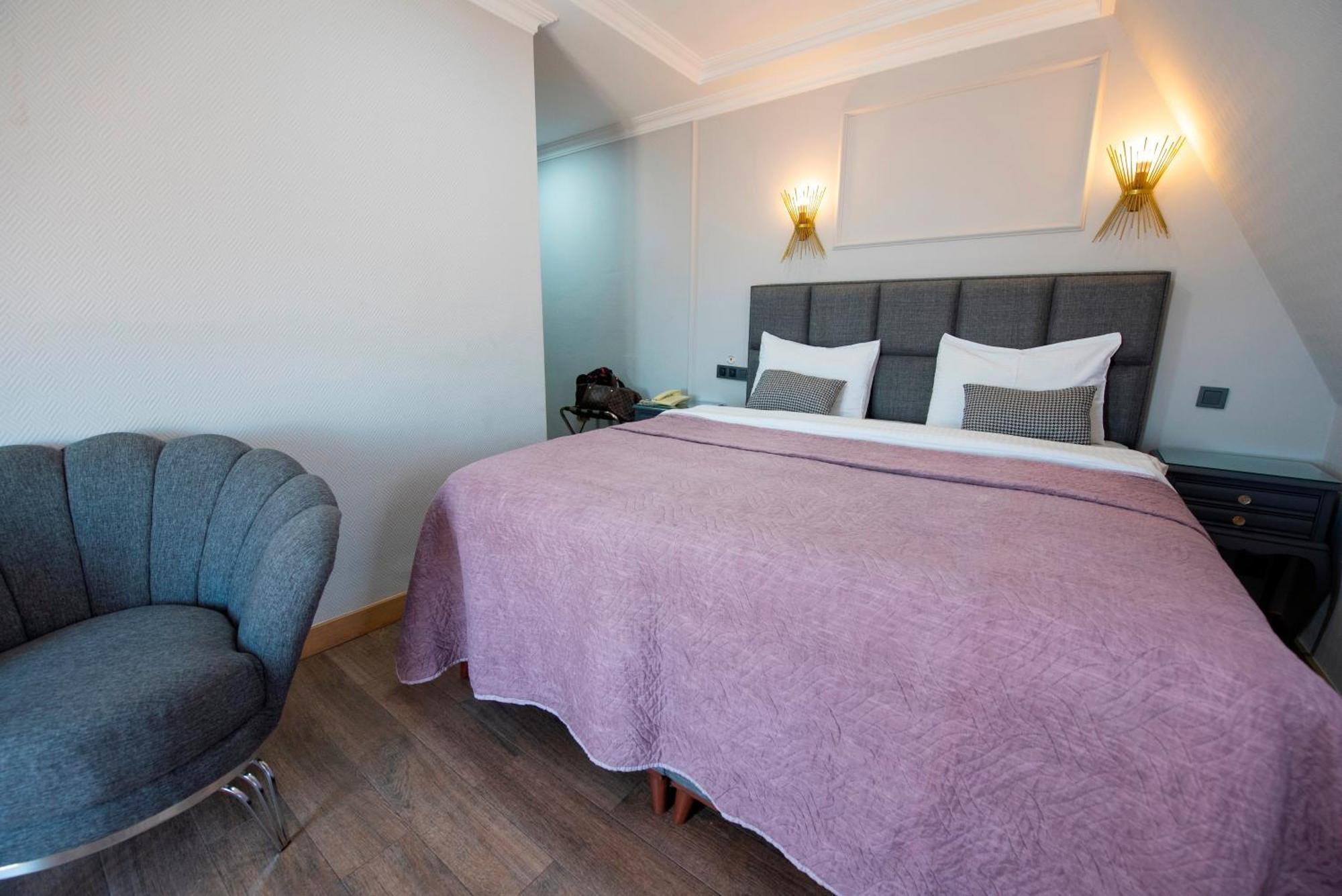 Daphne Hotel 4*