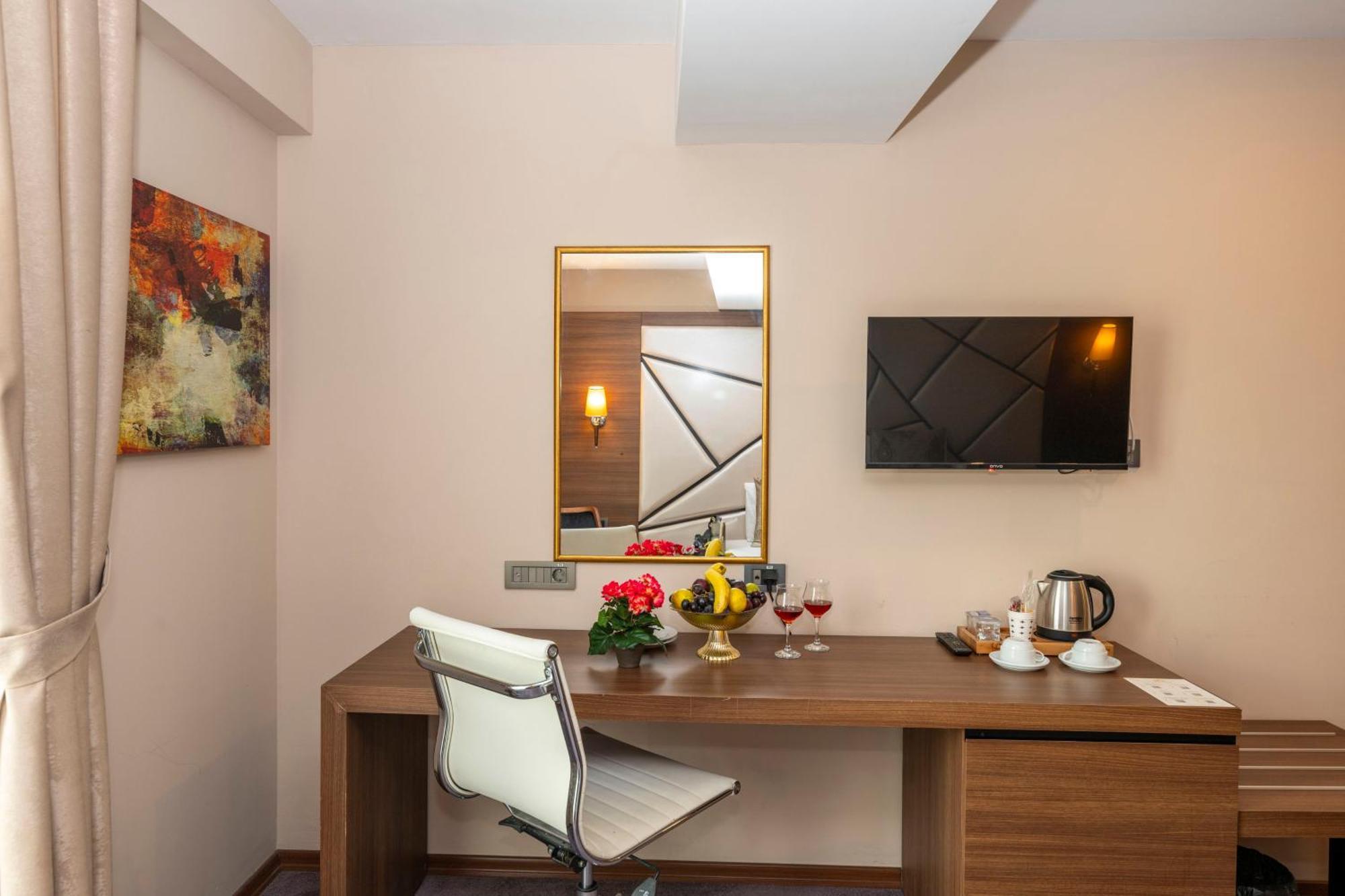 Hotel Litros & 4*
