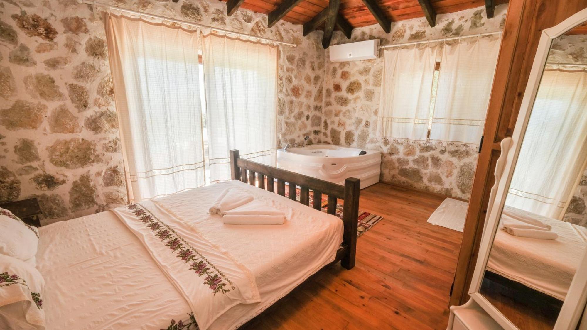 Likya House - Deniz Ve Doga Manzarali, Havuzlu
