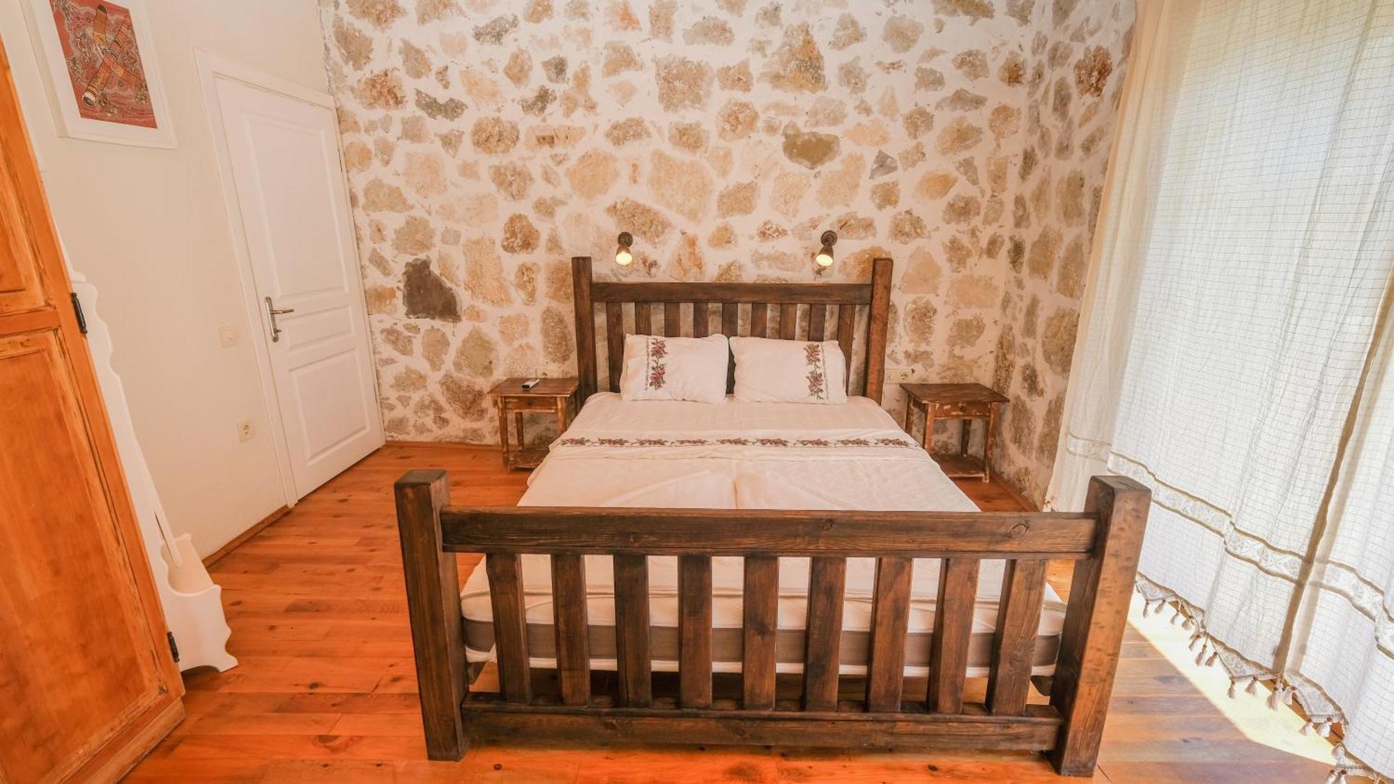 Likya House - Deniz Ve Doga Manzarali, Havuzlu Villa