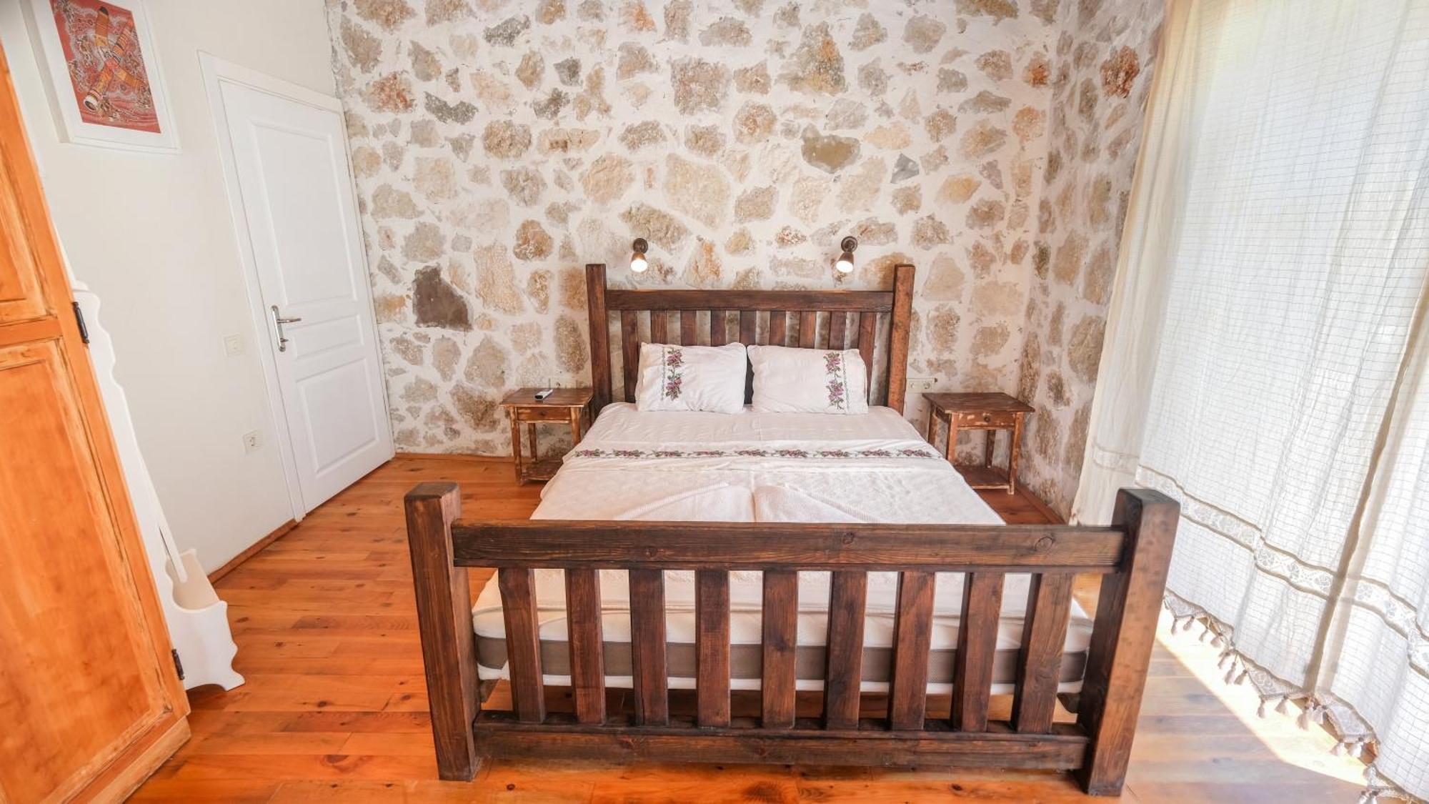 Likya House - Deniz Ve Doga Manzarali, Havuzlu Villa