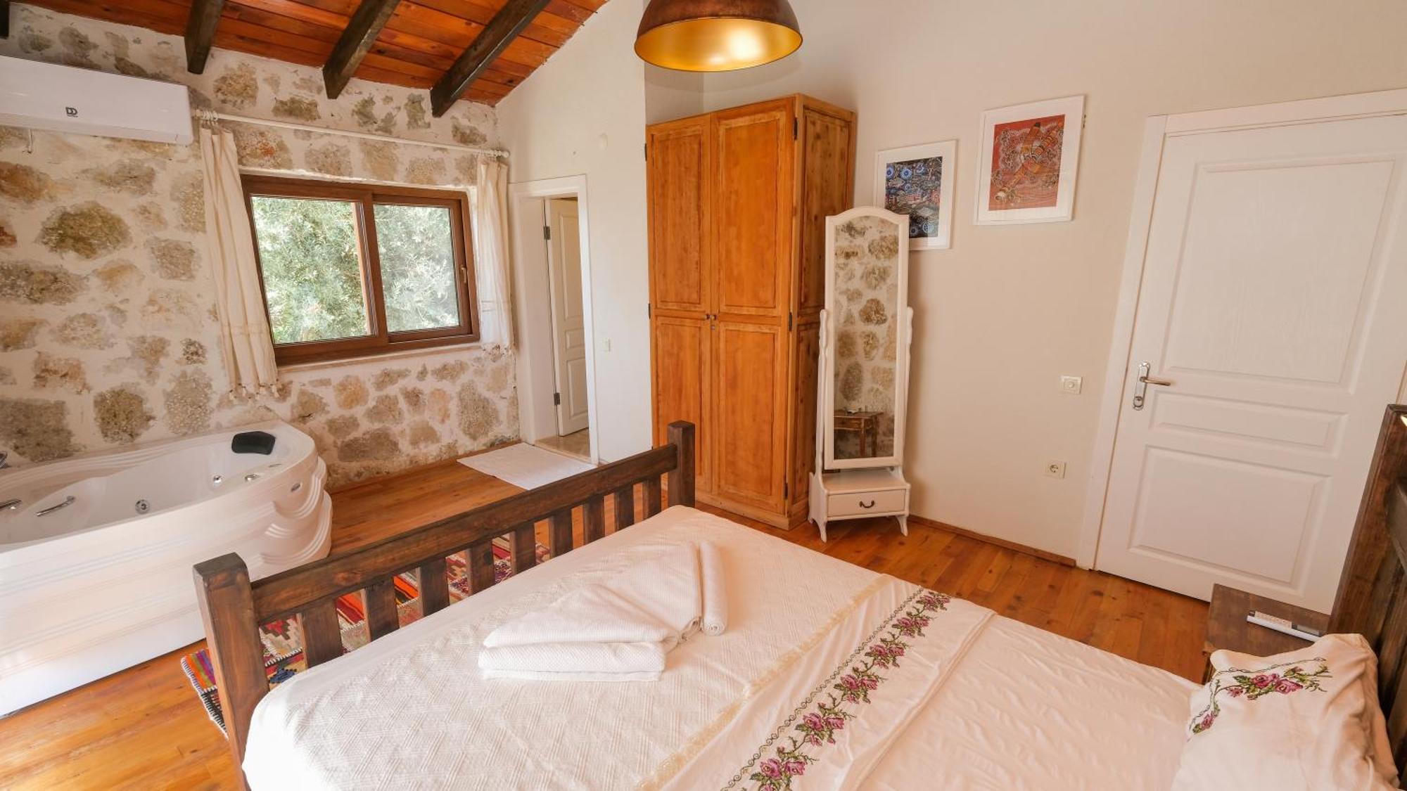 Likya House - Deniz Ve Doga Manzarali, Havuzlu *
