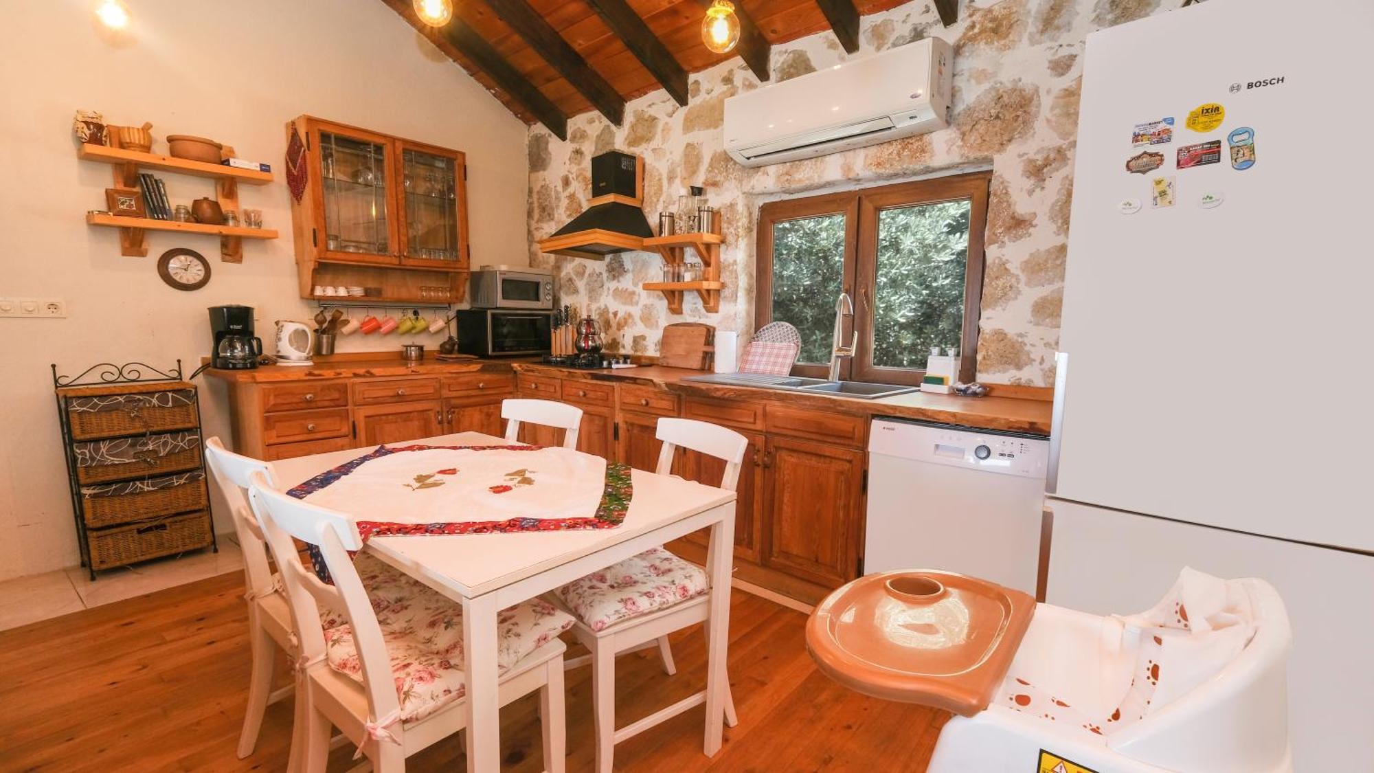 Likya House - Deniz Ve Doga Manzarali, Havuzlu *
