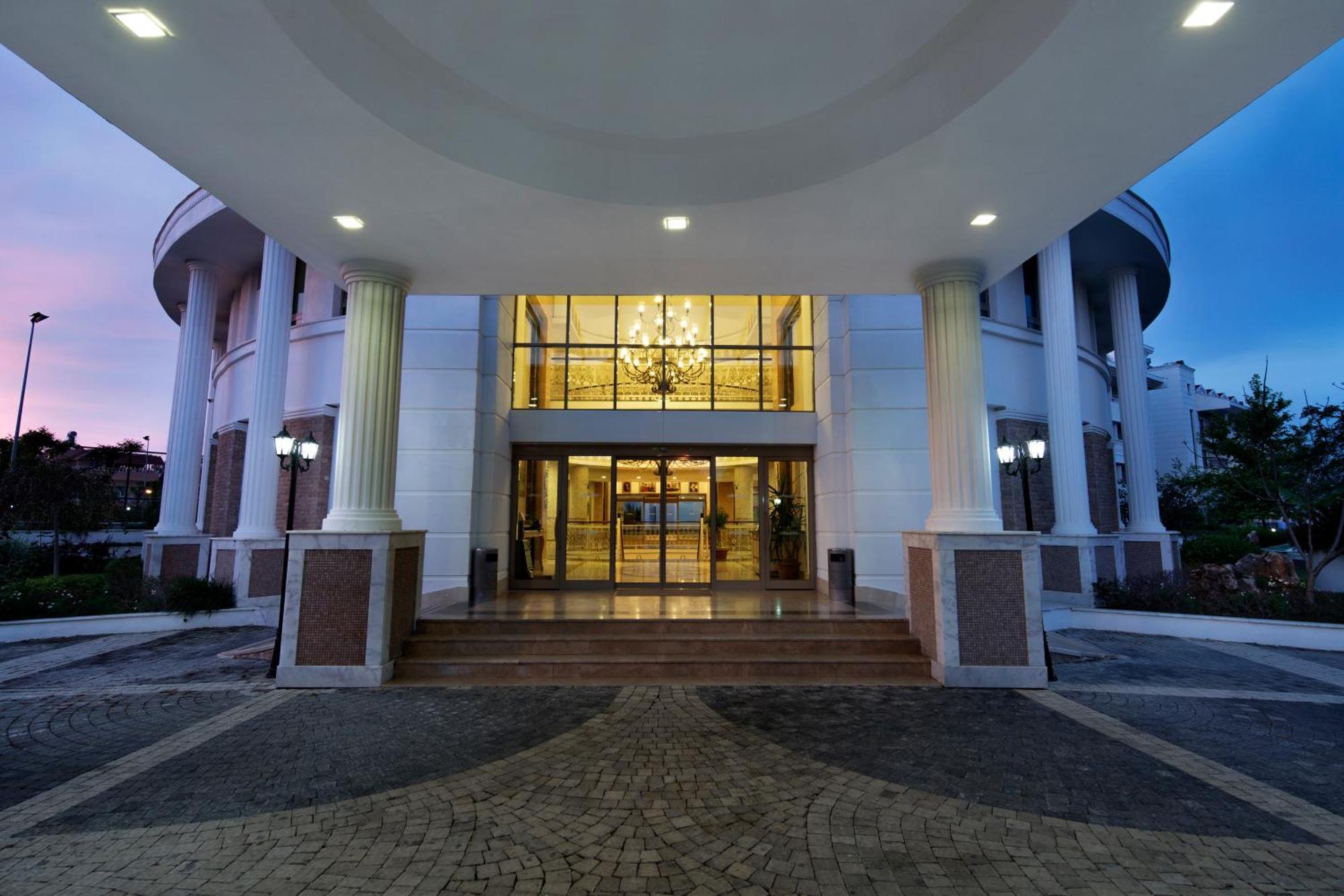 Alba Queen Resort 5*