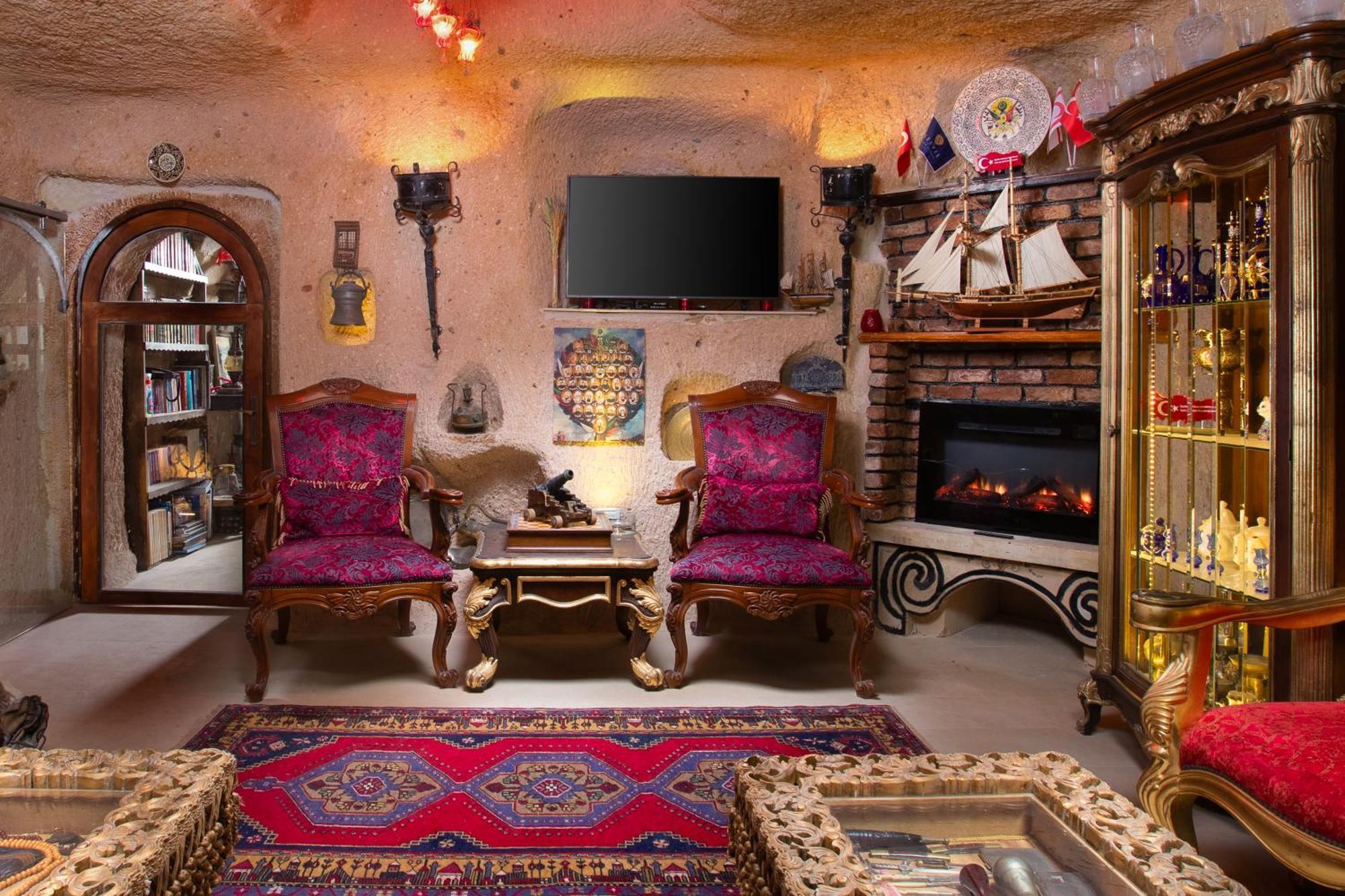 Cappadocia Fairy Chimneys Selfie Cave - Special Class Hotel Uchisar