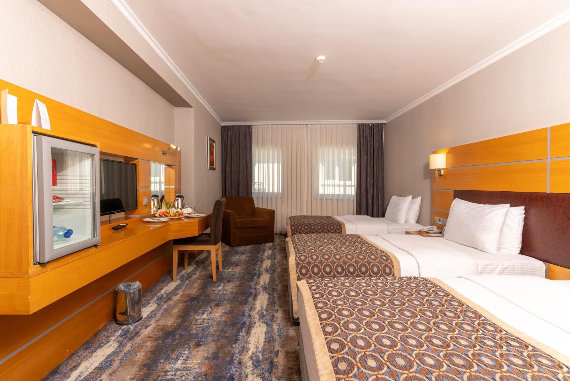 Plaza Hotel 4*