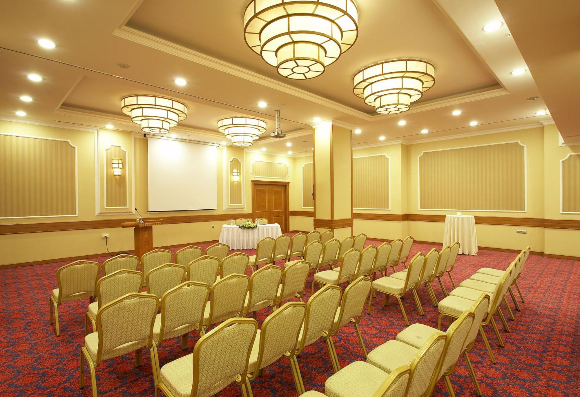 Plaza Hotel 4*