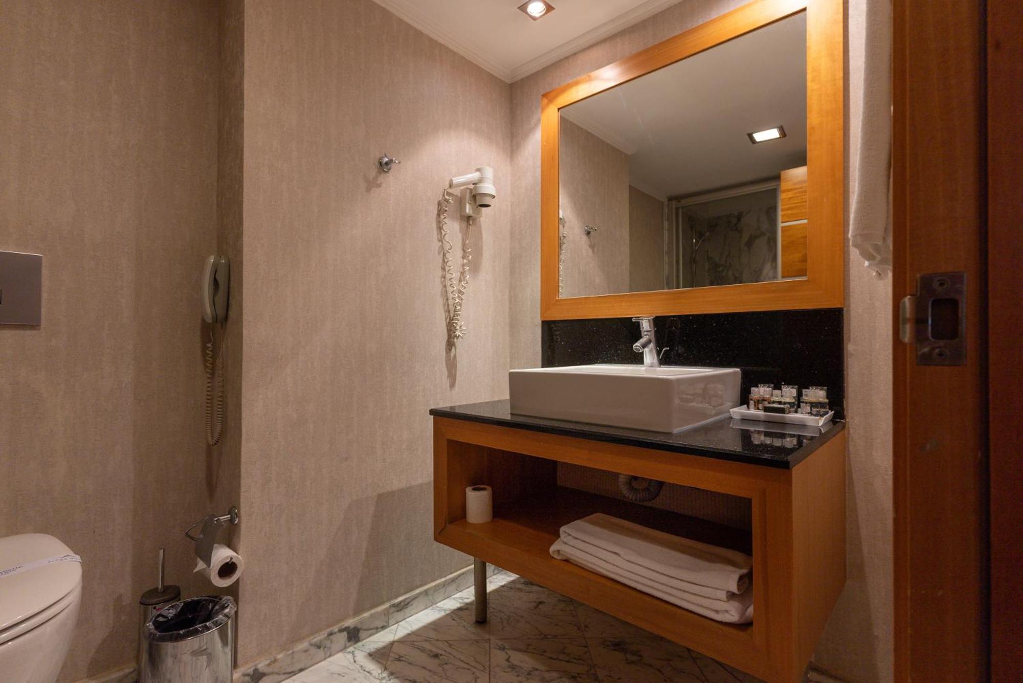 Plaza Hotel 4*