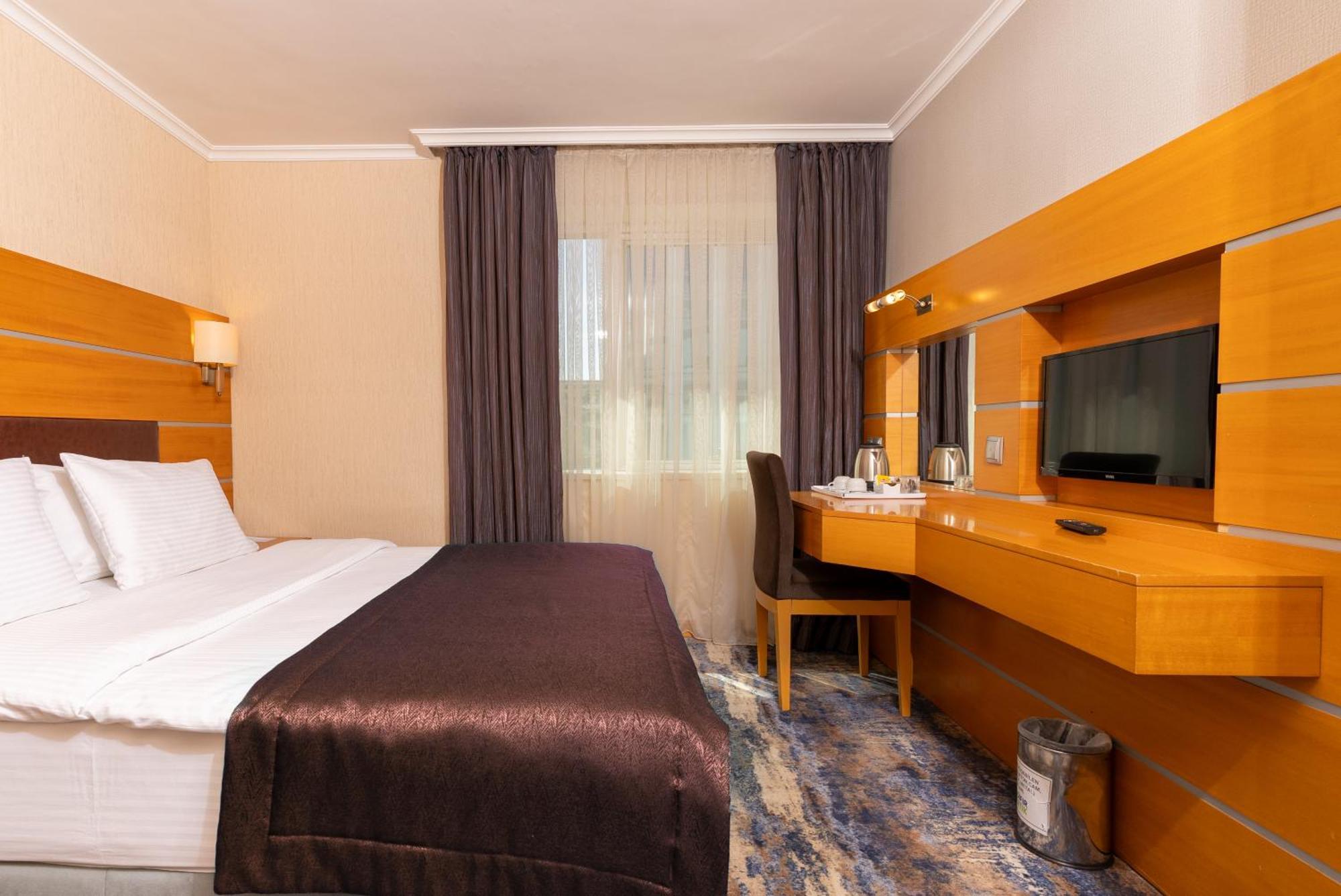 Hotel Plaza 4*