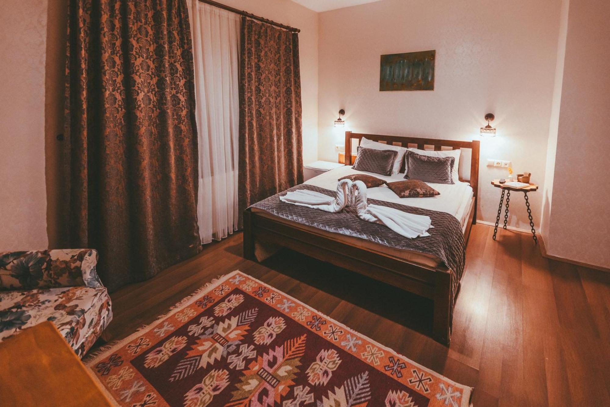 Pigeon Valley Stone House Bed & Breakfast *