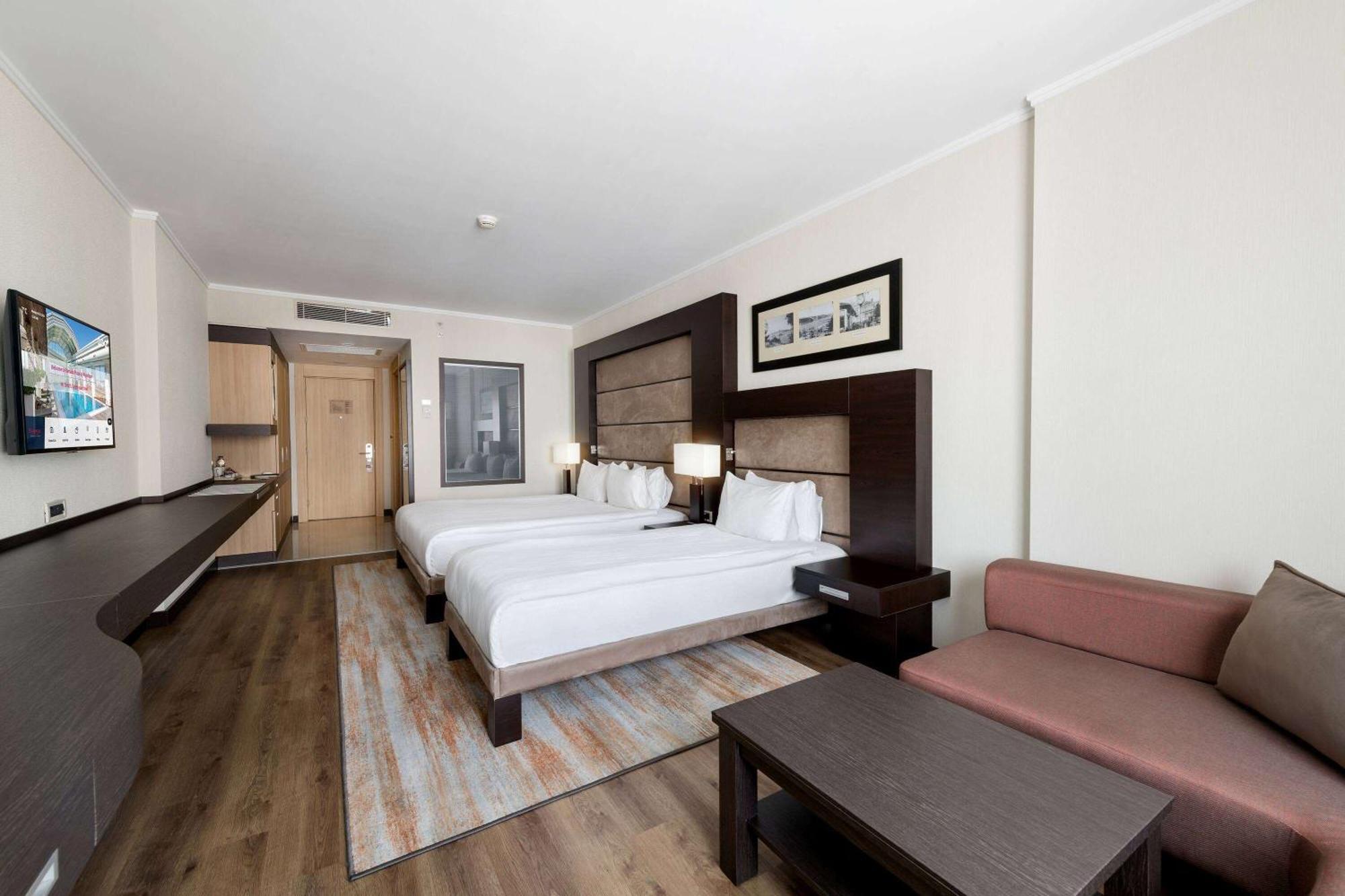 Ramada Plaza By Wyndham City Center (adults Only)