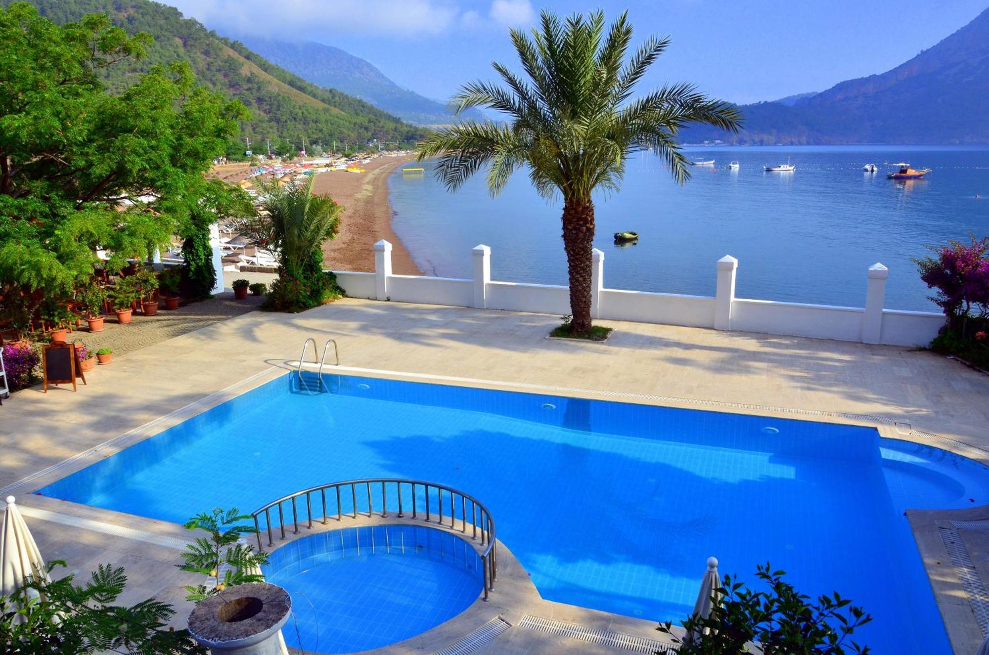 Ford Hotel 3*