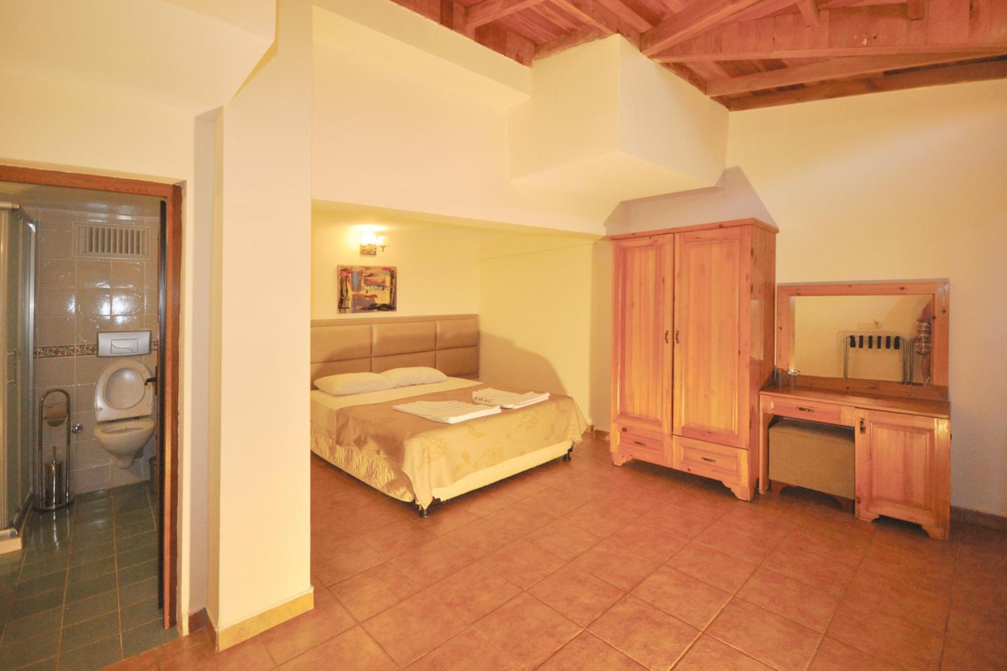 Ford Hotel 3*