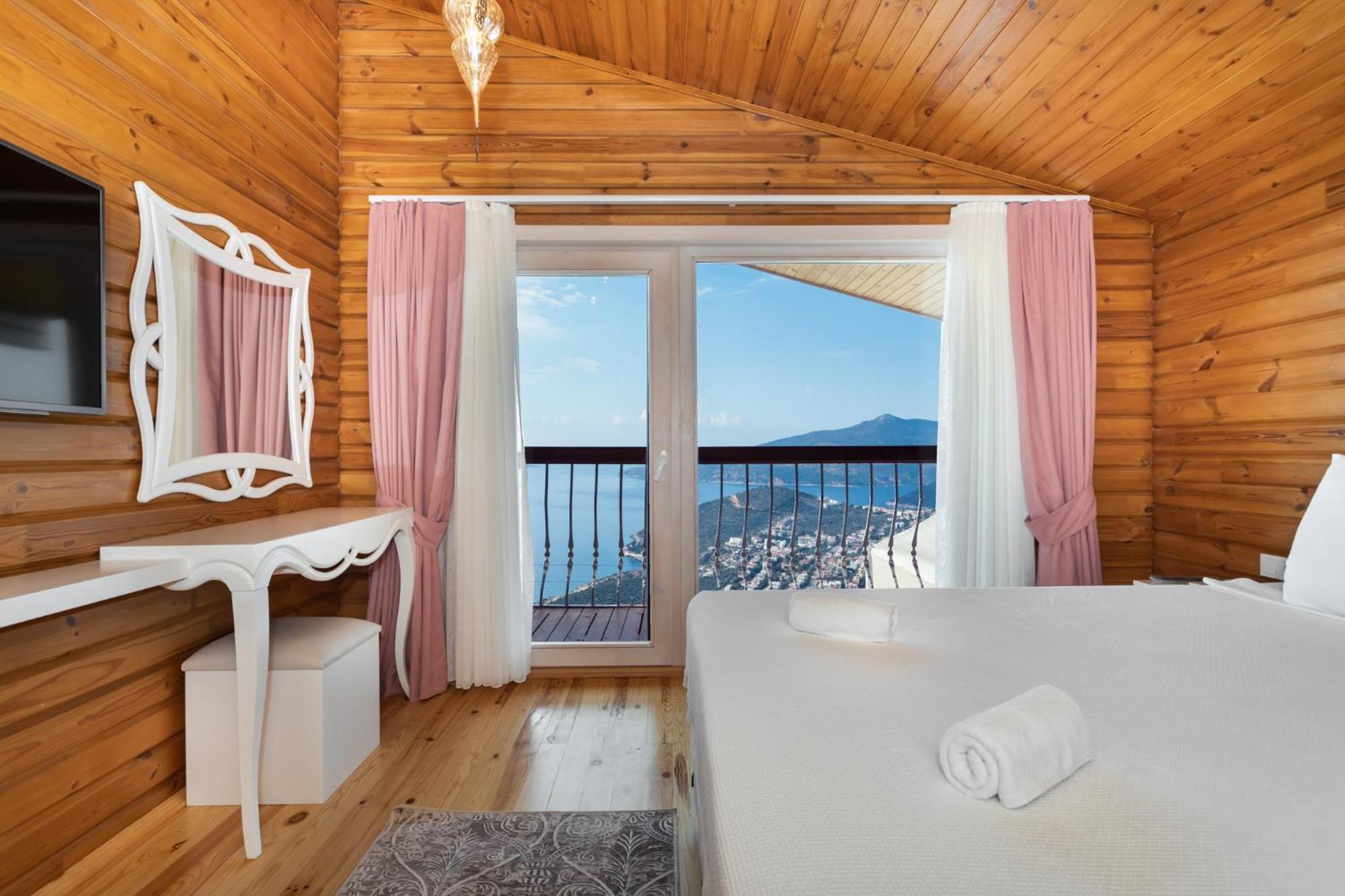 Villa Lucida - Hills - Exclusive With Private Pool And Majestic Sea Views