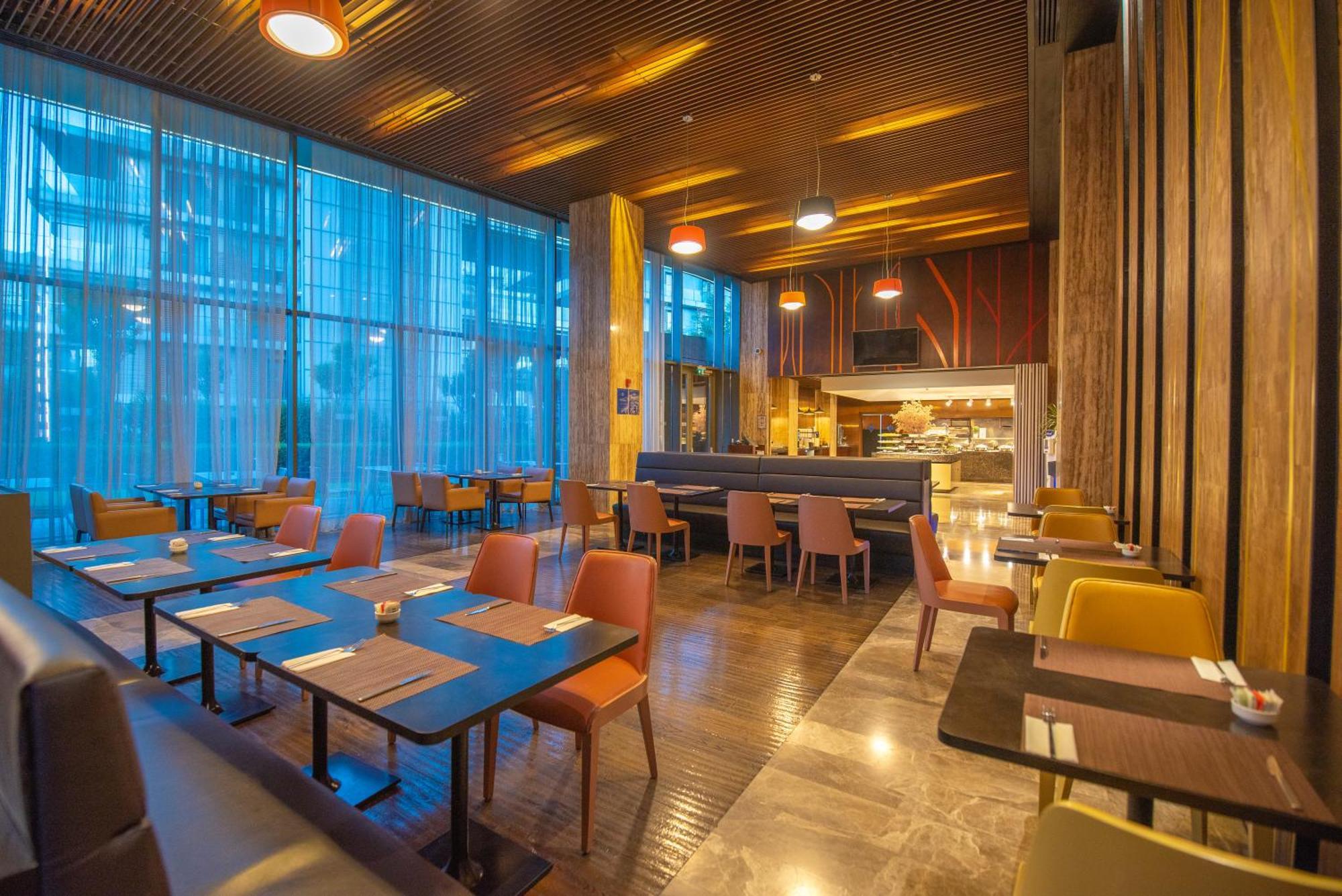 Hotel Hilton Garden Atatuerk Airport 4*