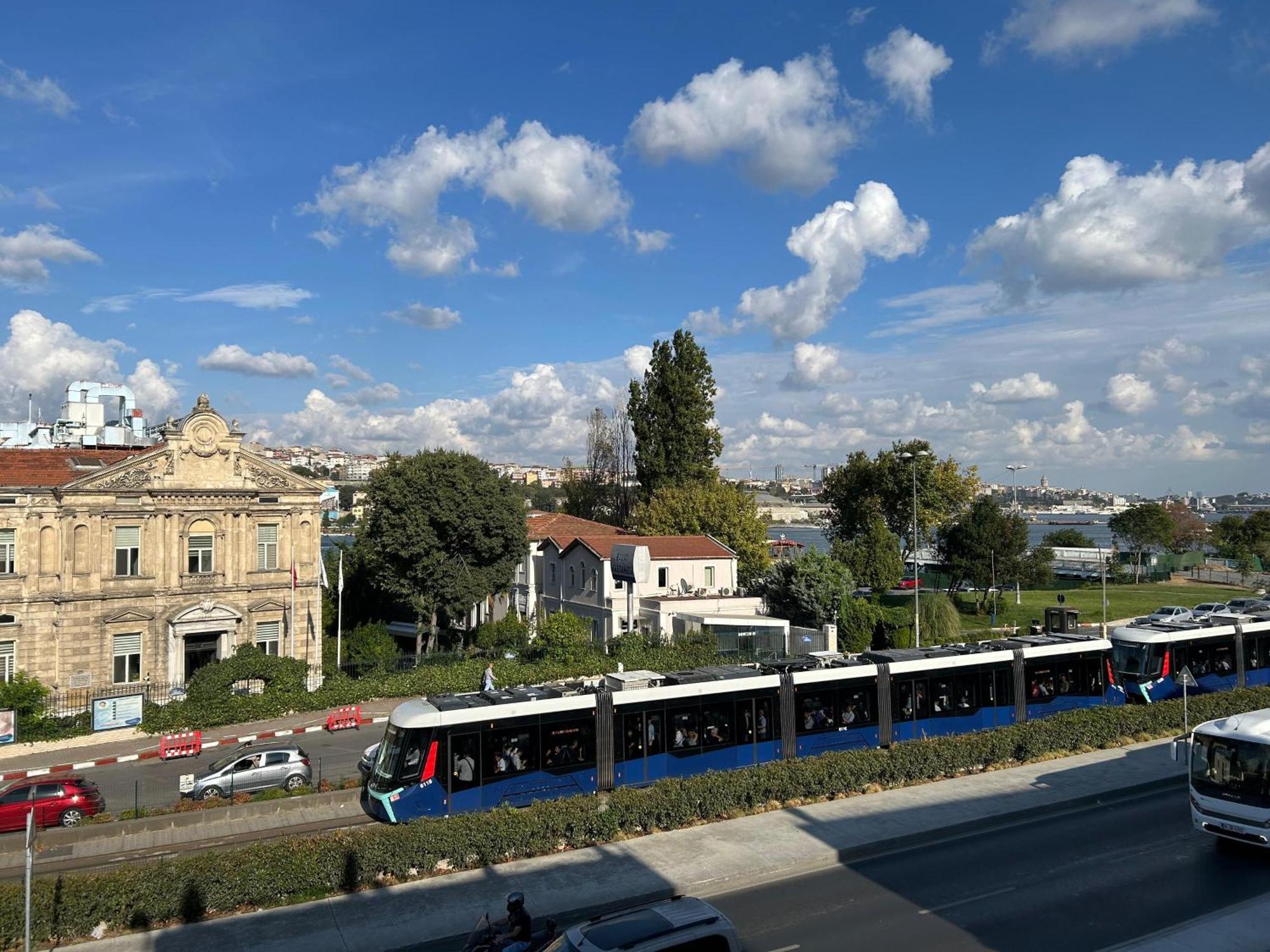 Waterfront By The Tram - Terrace With Dome & Golden Horn View In Fatih