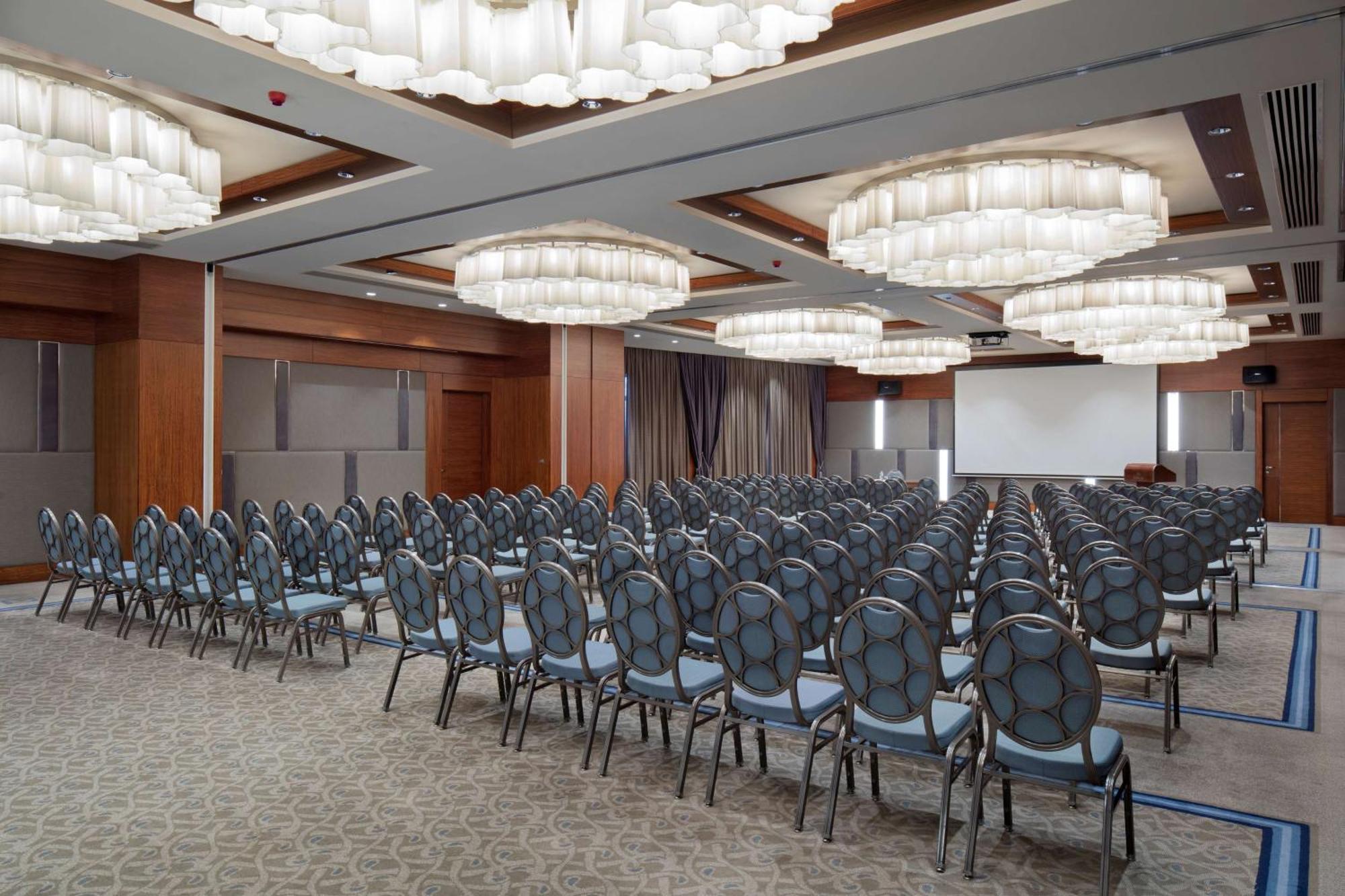Hilton Convention Center & 5*