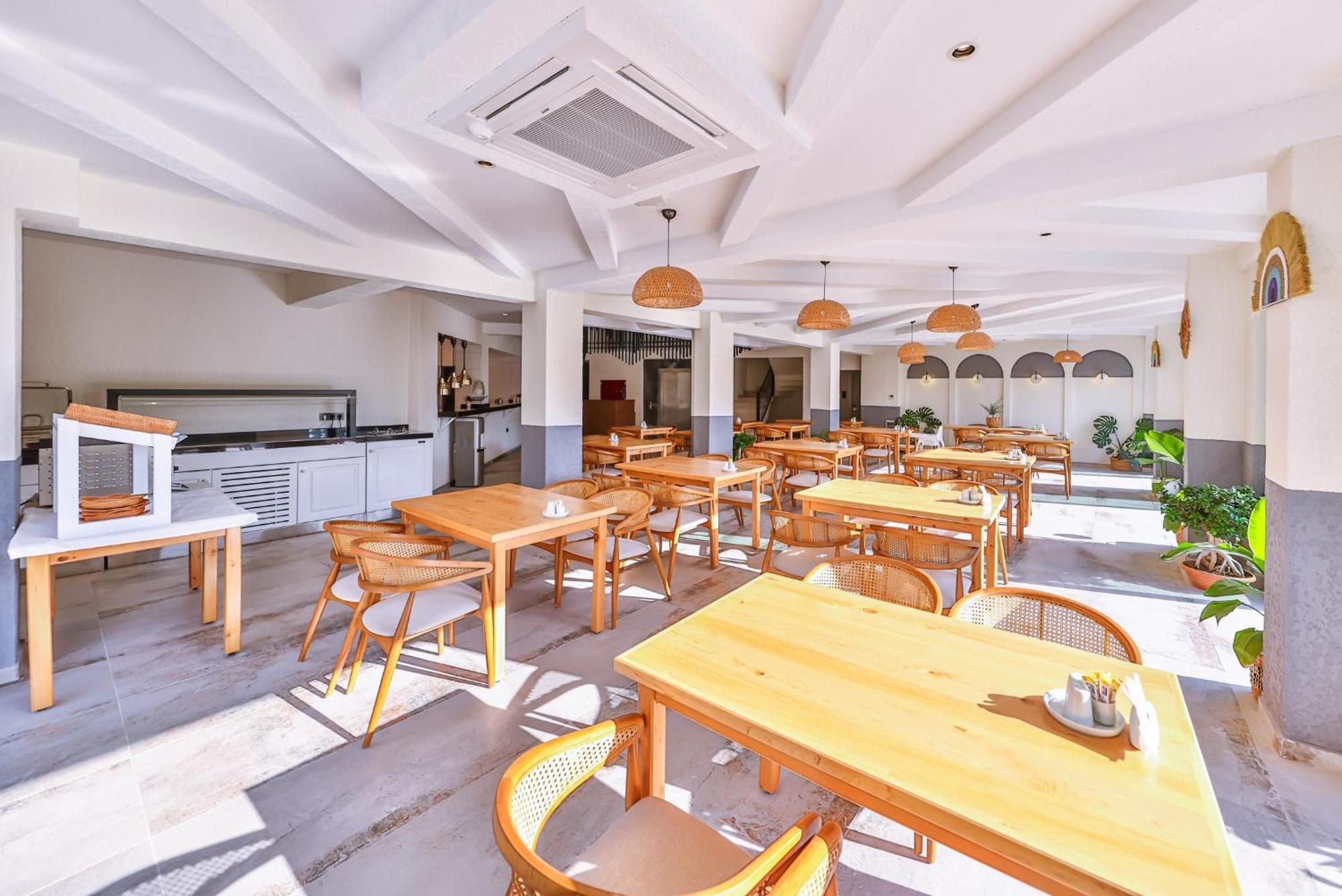 Hotel Athena *