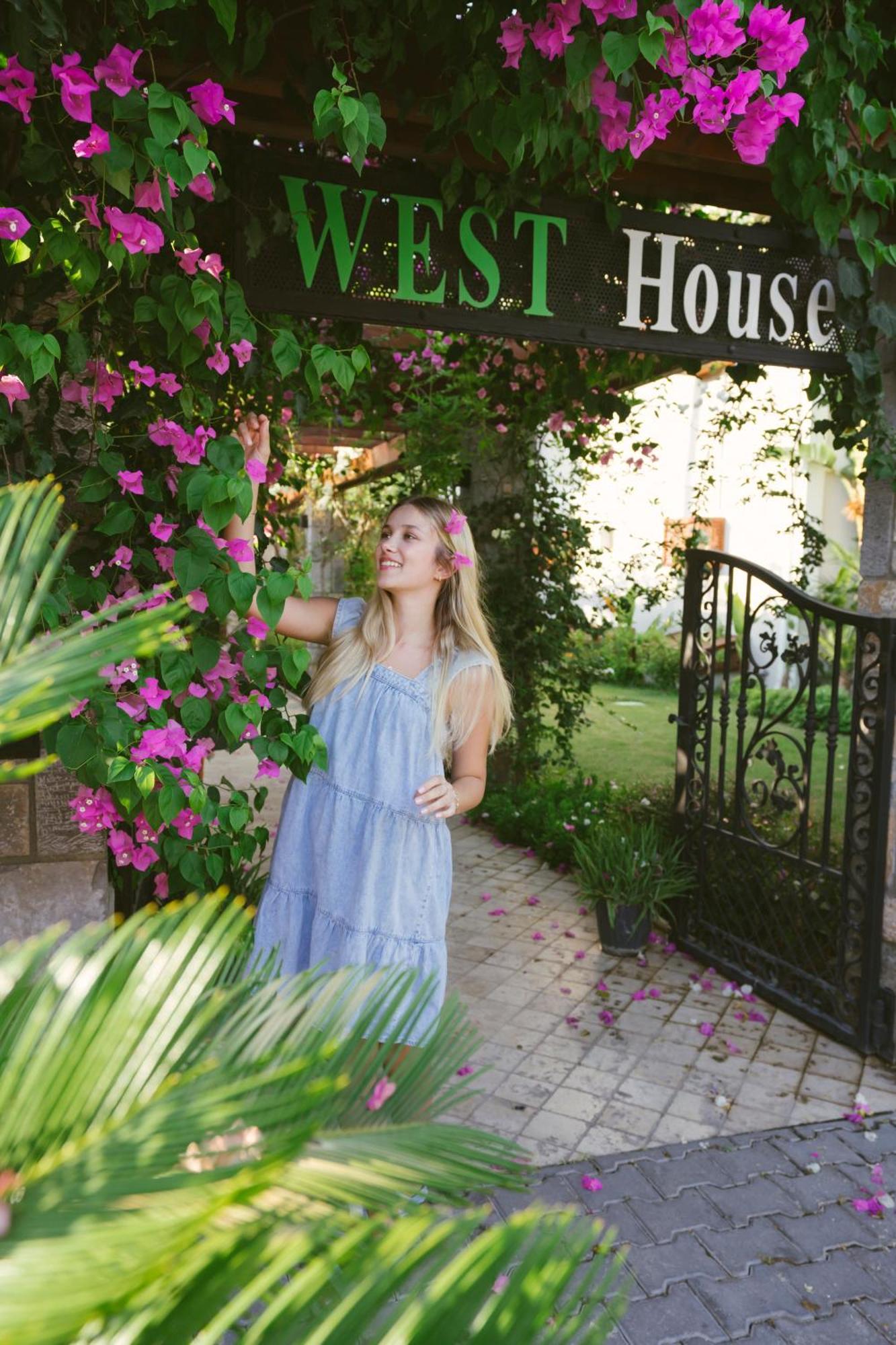 Hotel West House Exclusive