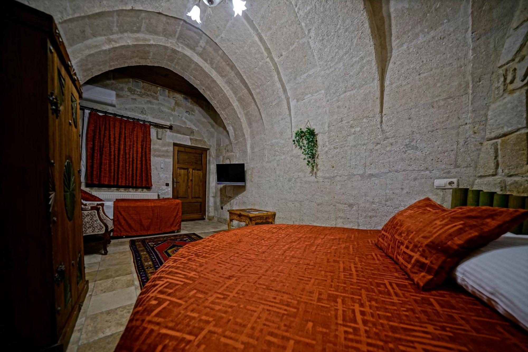 Flintstones Cave Hotel 2*