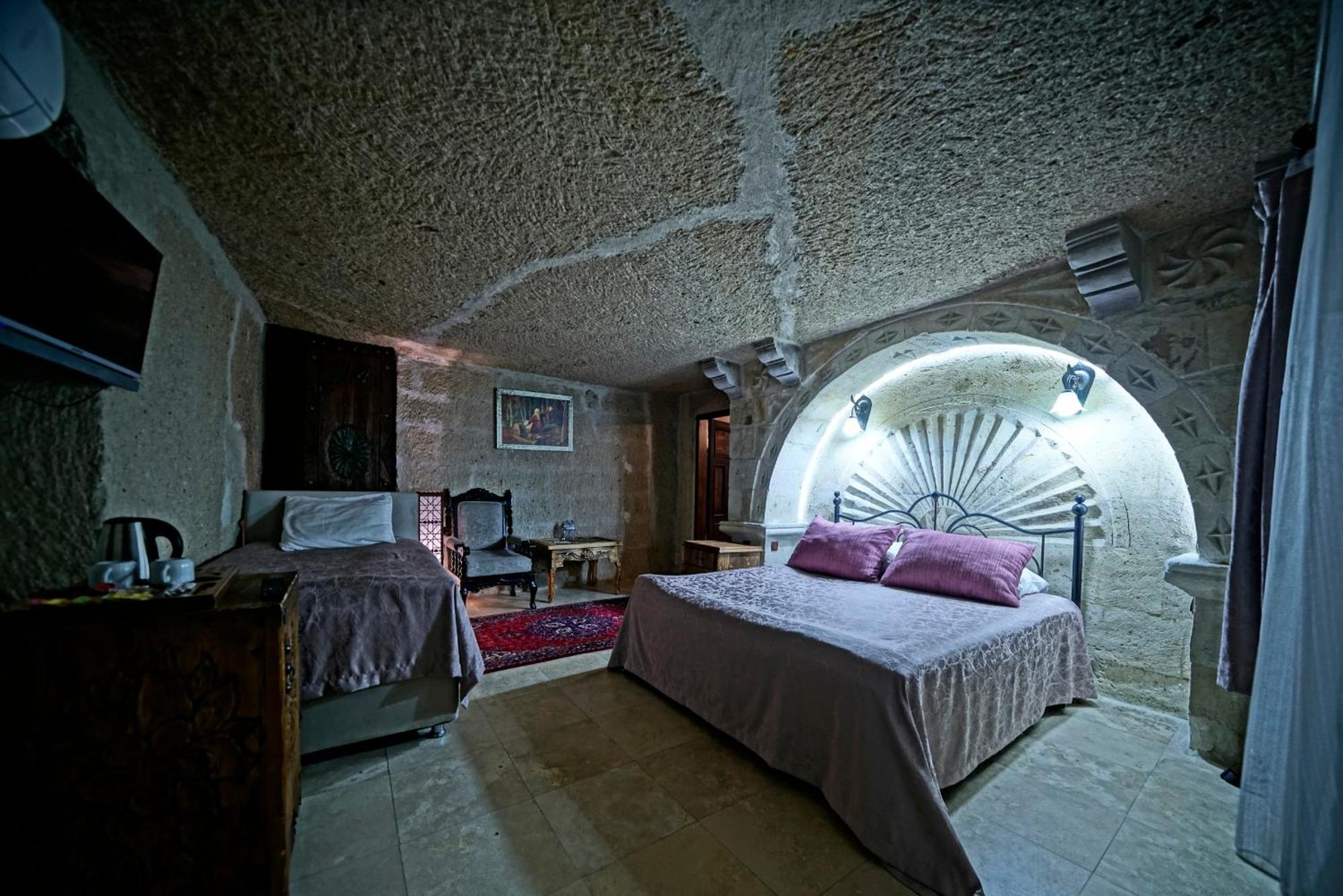 Hotel Flintstones Cave