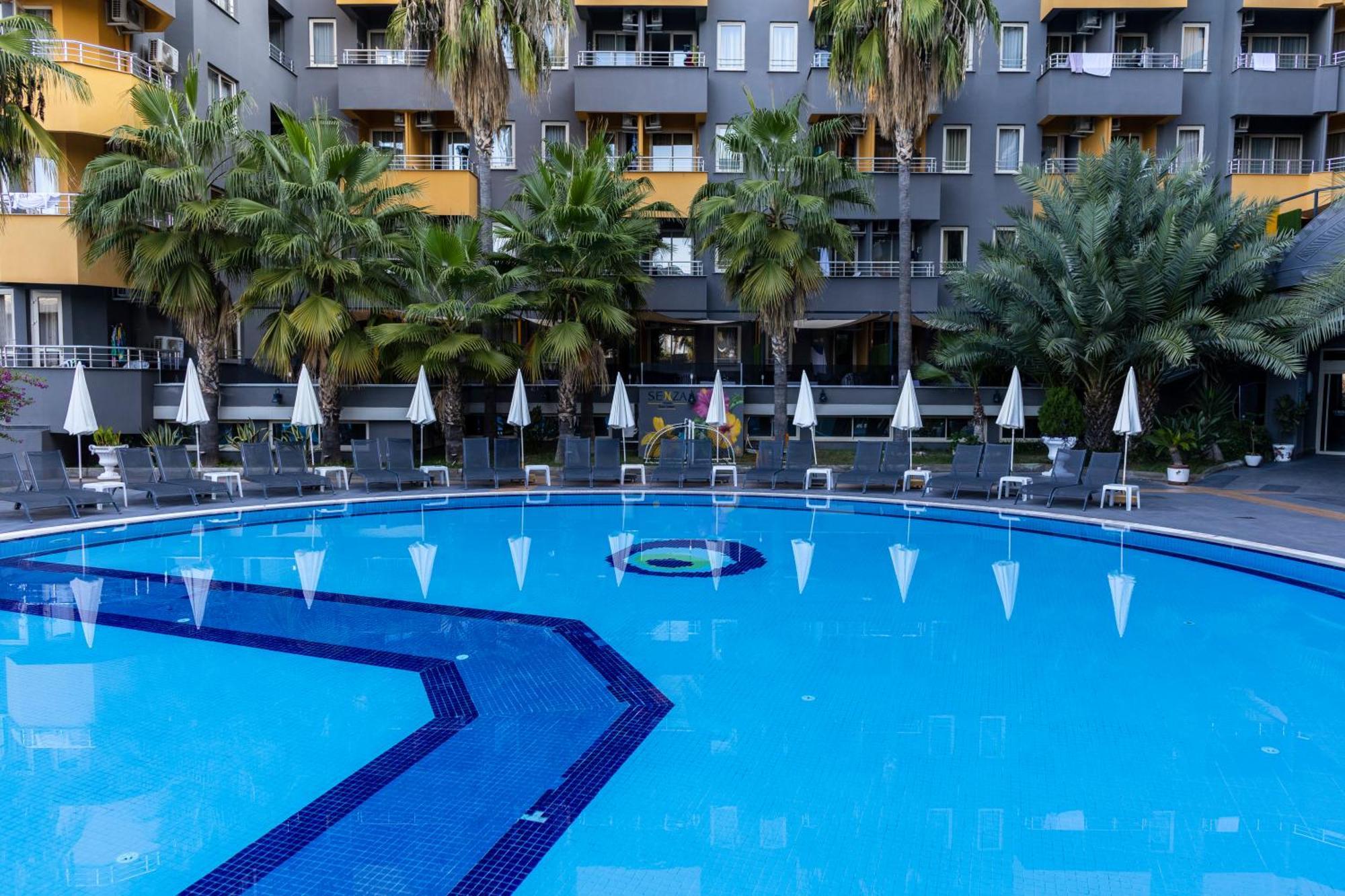 Senza Grand Santana Hotel