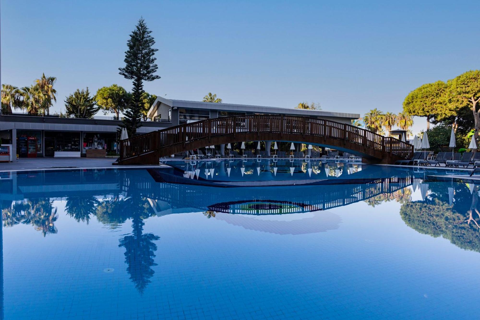 Senza Grand Santana Hotel