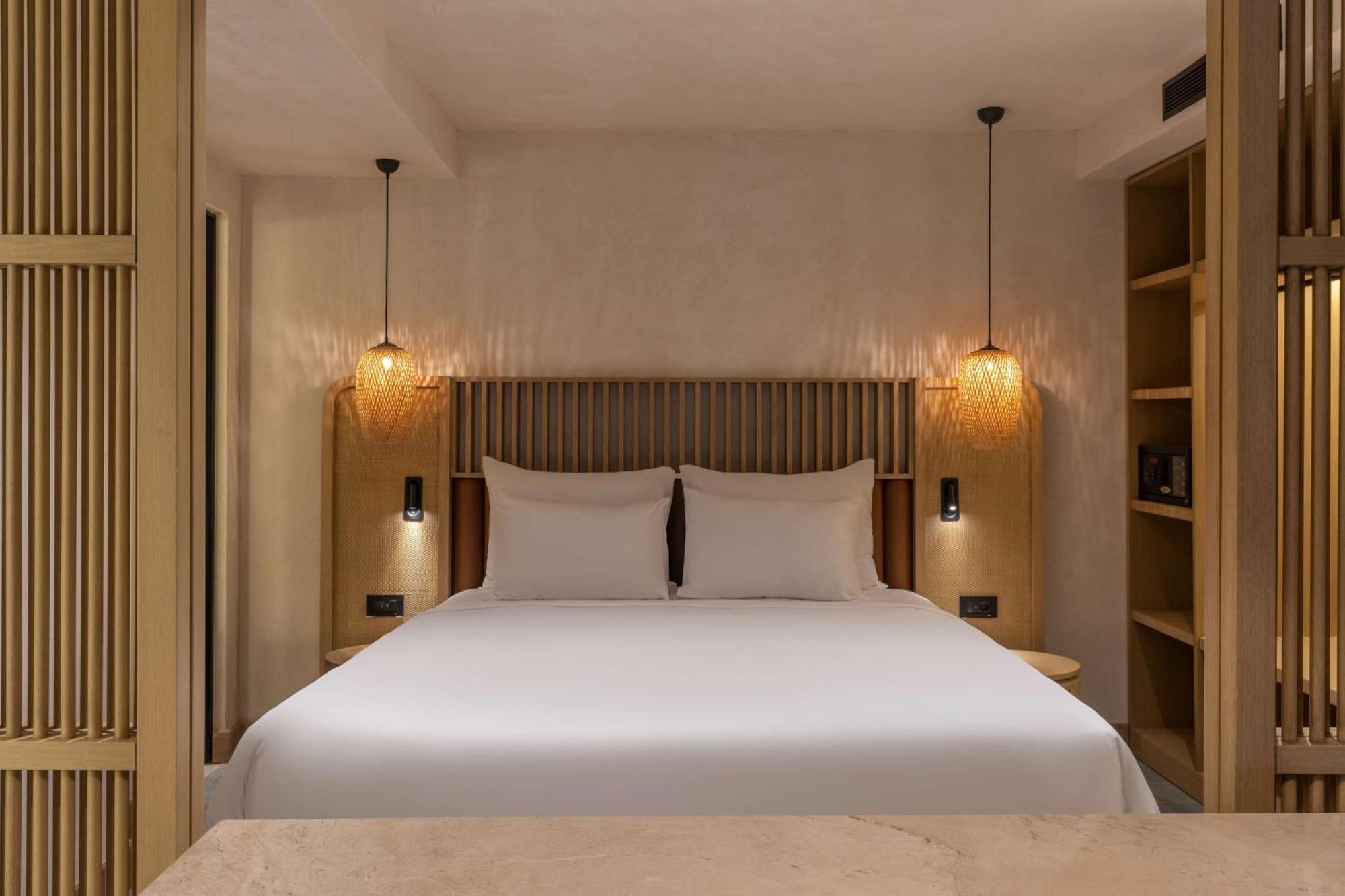 Radisson Blu Hotel, *