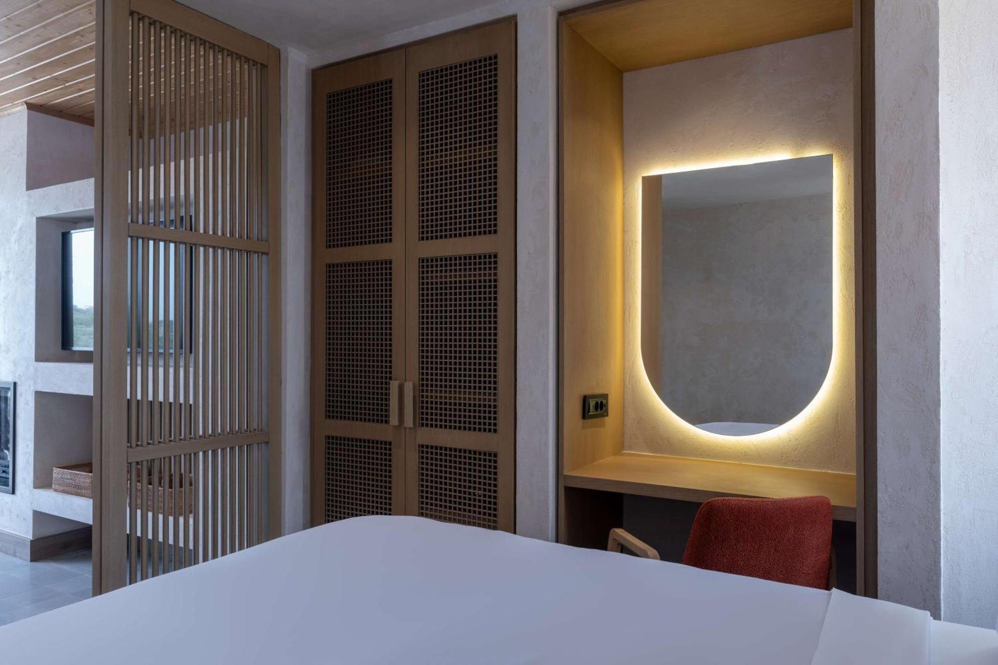 Radisson Blu Hotel, *